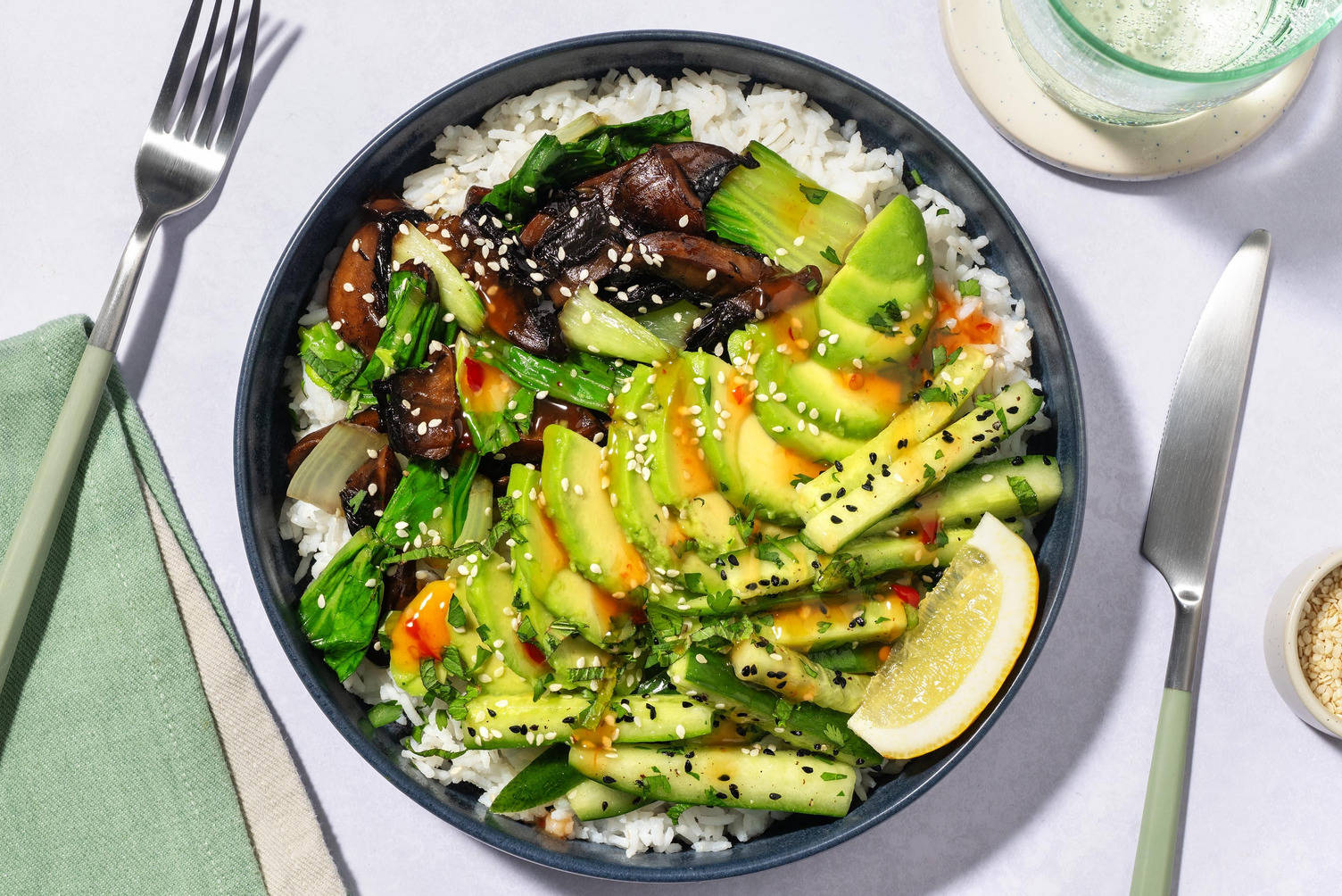 Plant Based Poké Bowl mit Portobello & Avocado