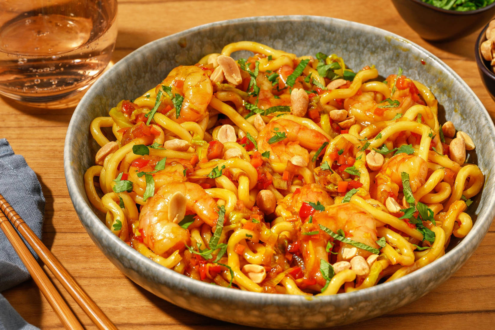 Nouilles udon aux crevettes et sauce asiatique douce