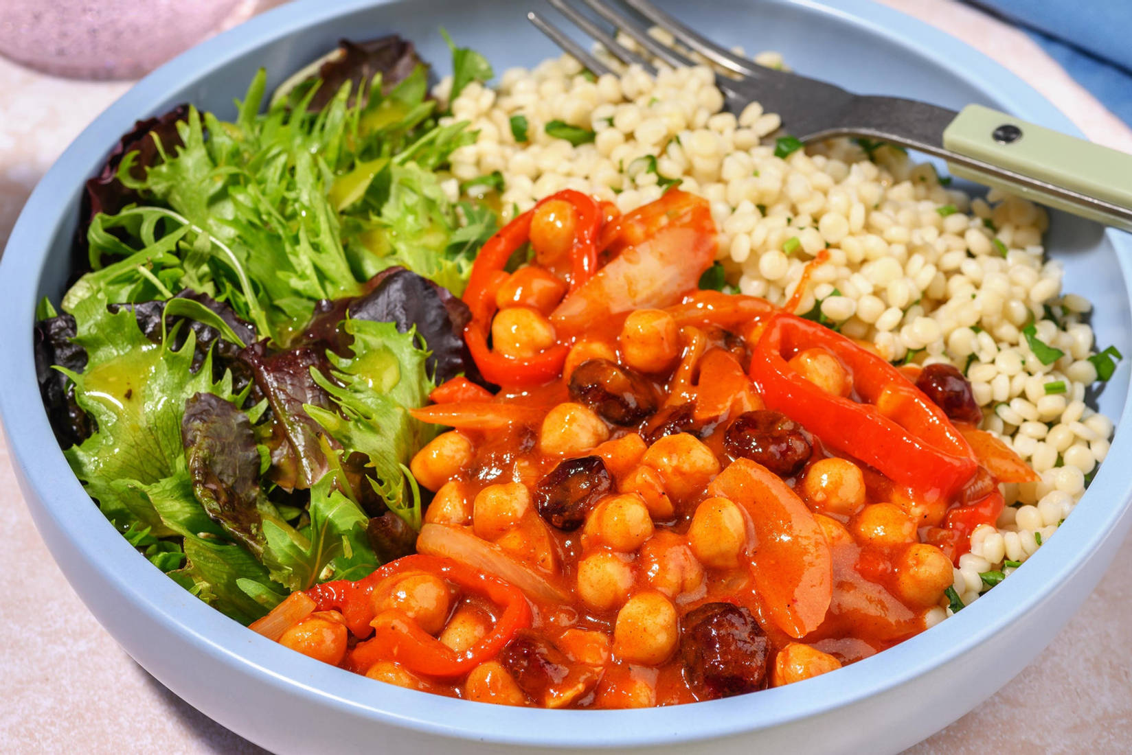 Kichererbsen-Dukkah-Bowl mit Perlencouscous