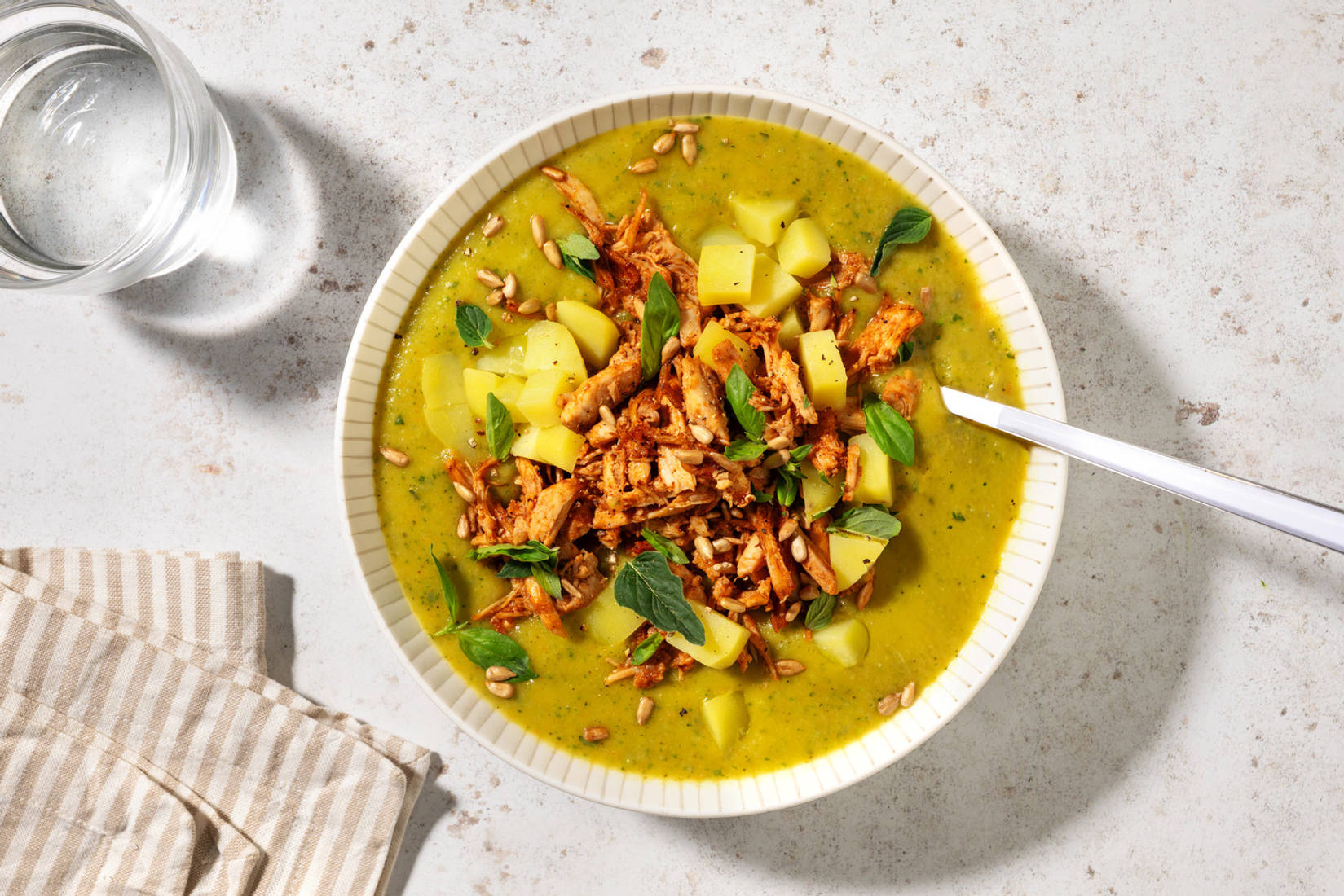 Romige groentesoep met pulled chicken