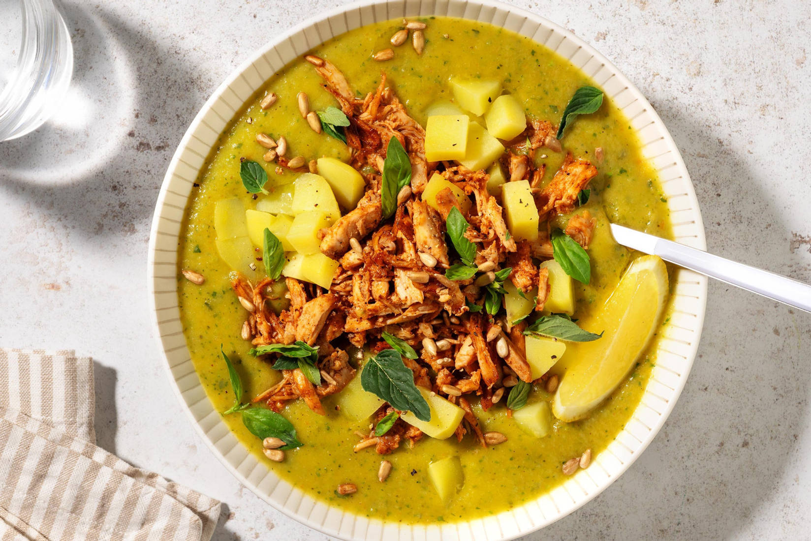 Romige groentesoep met pulled chicken