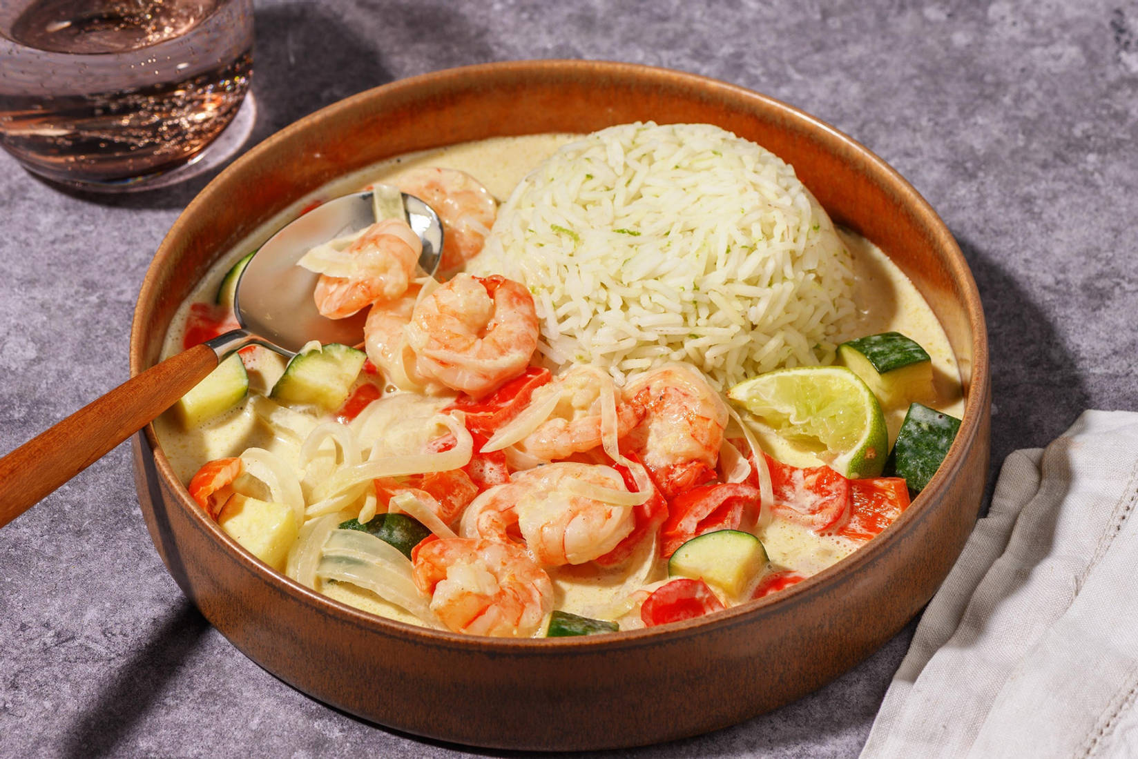 Green Shrimp Curry mit Zucchetti und Spitzpeperoni