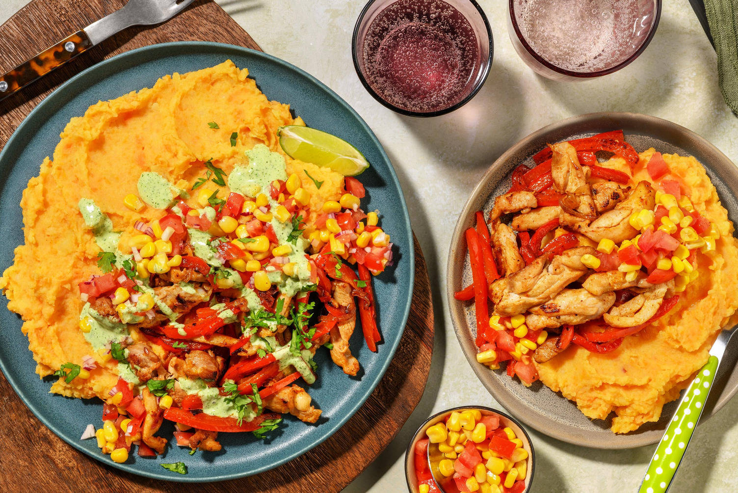 Poulet et purée de patate douce avec salsa de maïs