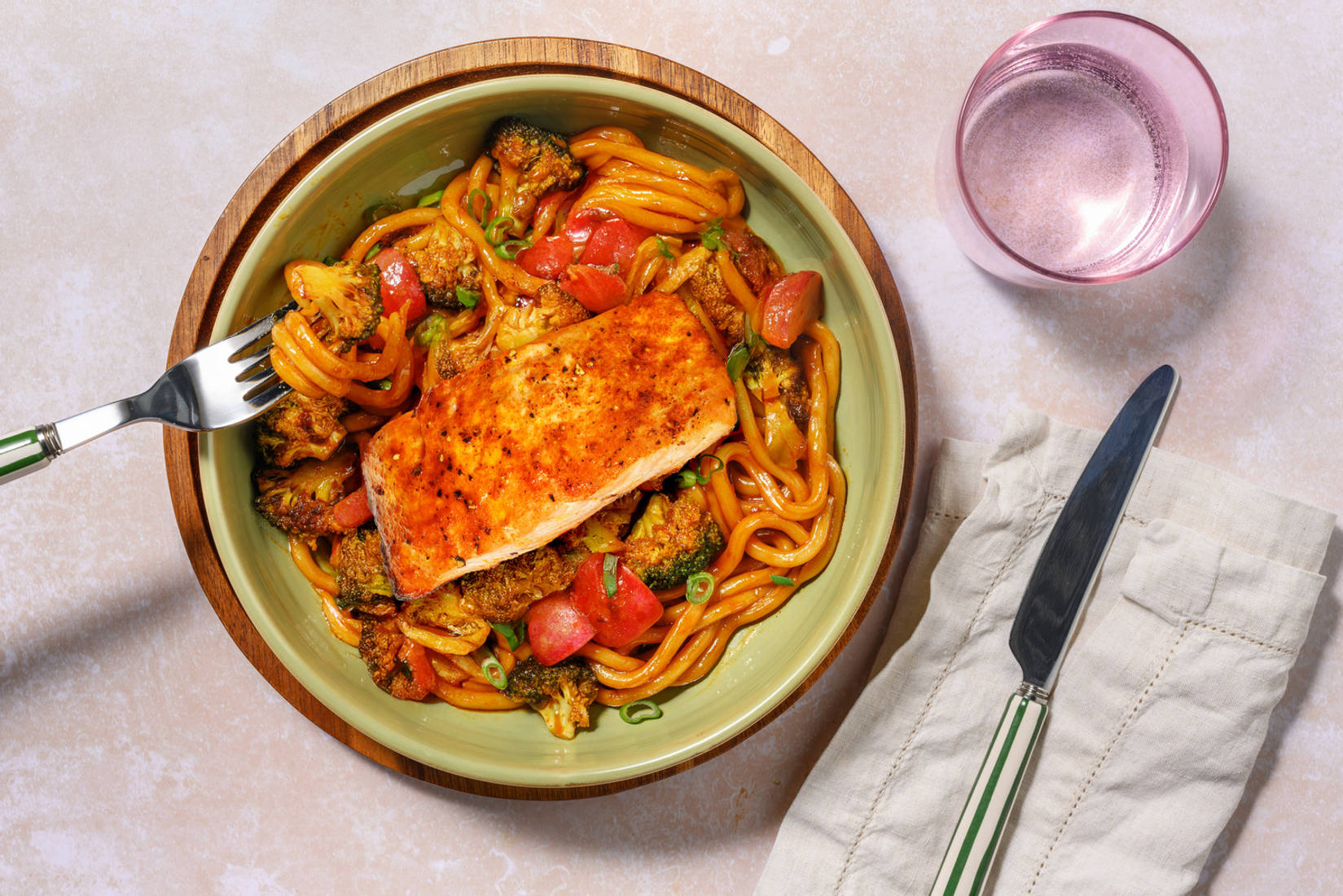 Korean Udon Bowl mit Lachsfilet