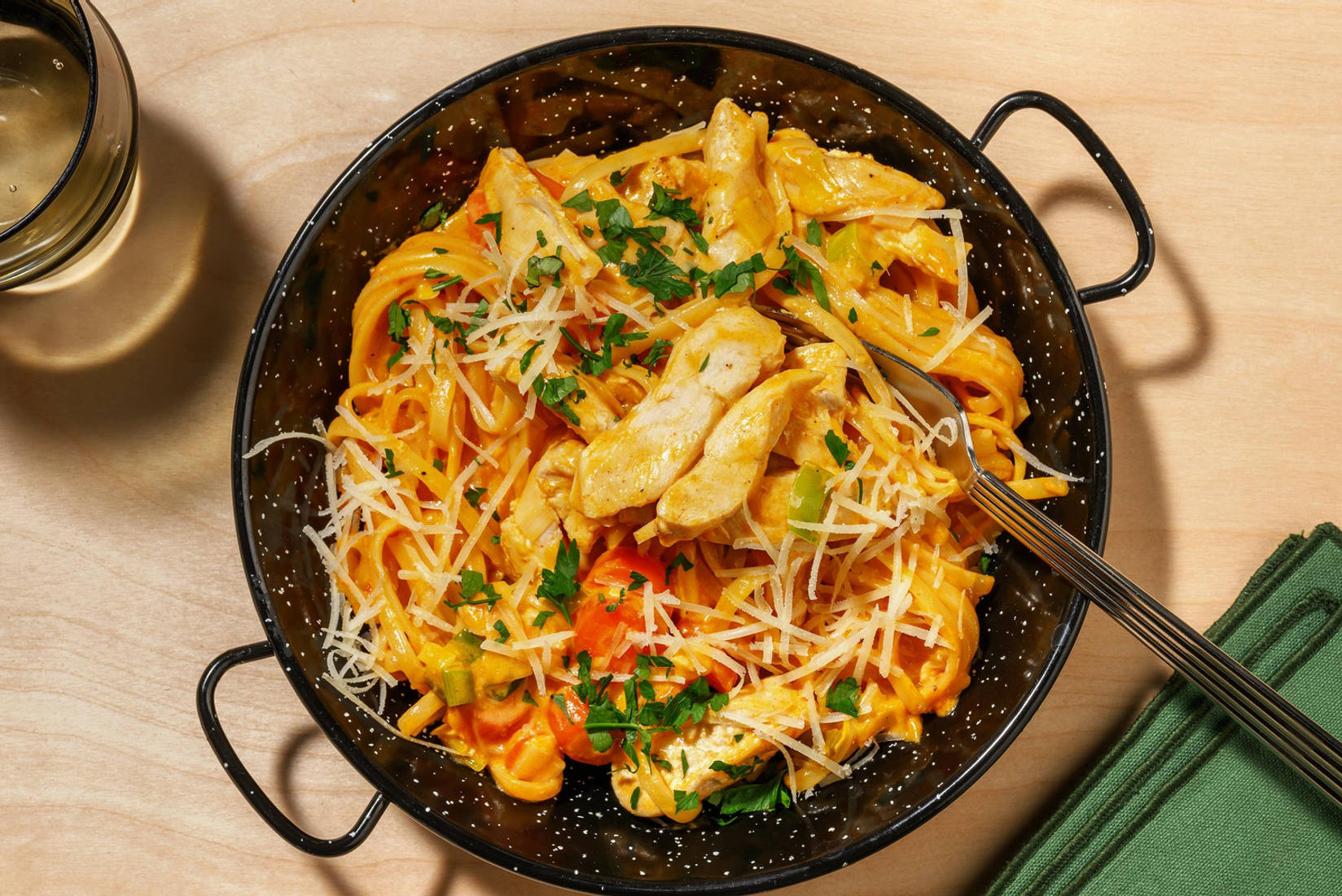 Linguini mit Hähnchen in Paprikasoße