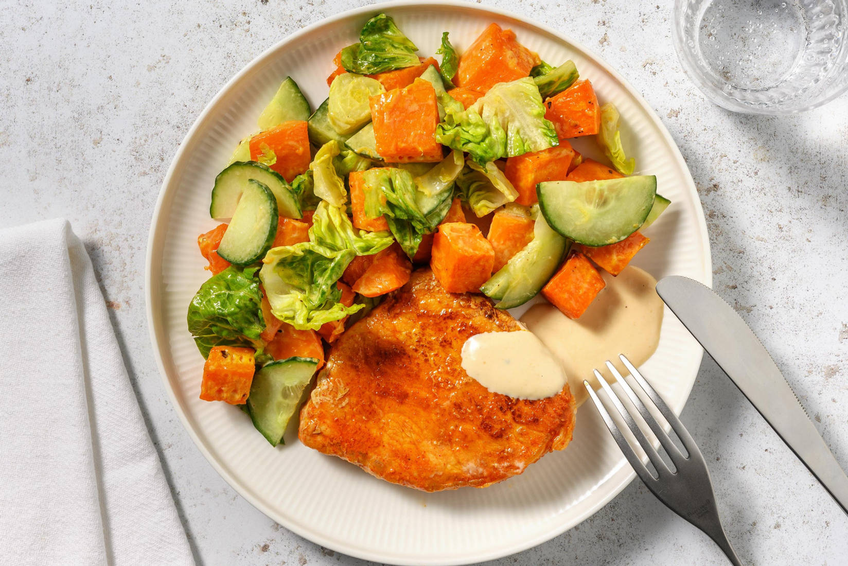 Gochujang Schweinesteaks mit asiatischem Süßkartoffelsalat