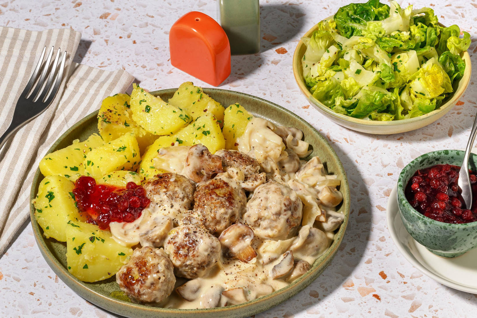 Köttbullar: Schwedische Hackbällchen