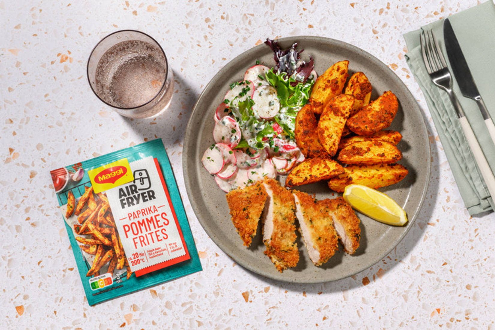 Kräuter-Hähnchen-Schnitzel und Kartoffeln mit MAGGI Fix Air Fryer Paprika Pommes
