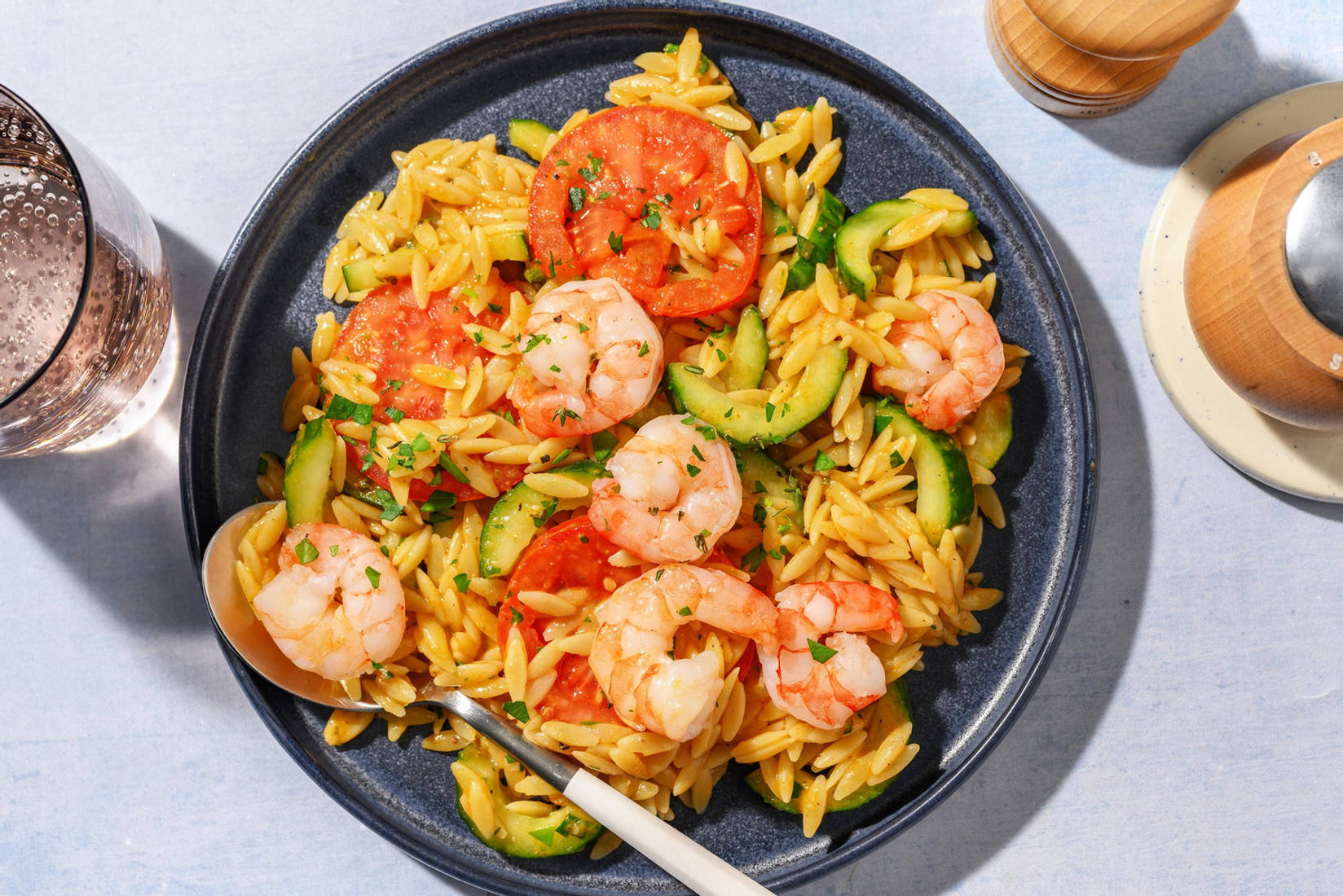 Garnelen in mediterraner Marinade auf Orzo