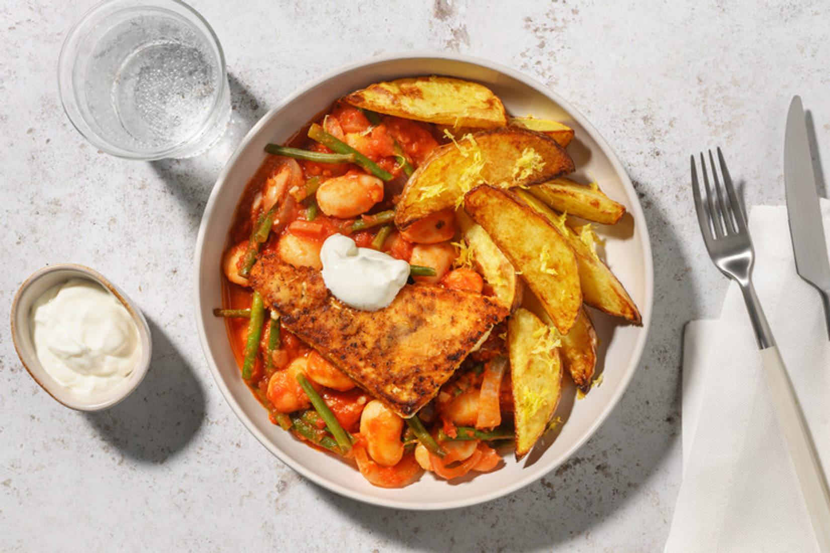 Bio-Feta auf tomatigem Bohnenragout