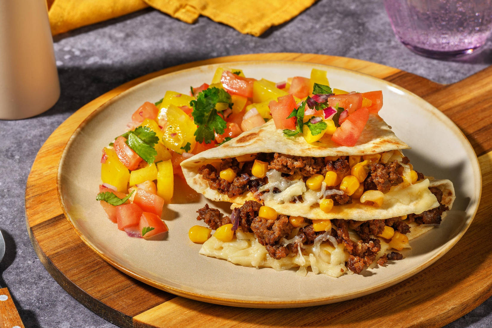 Quesadillas con carne mit Bio-Rinderhack und Mais