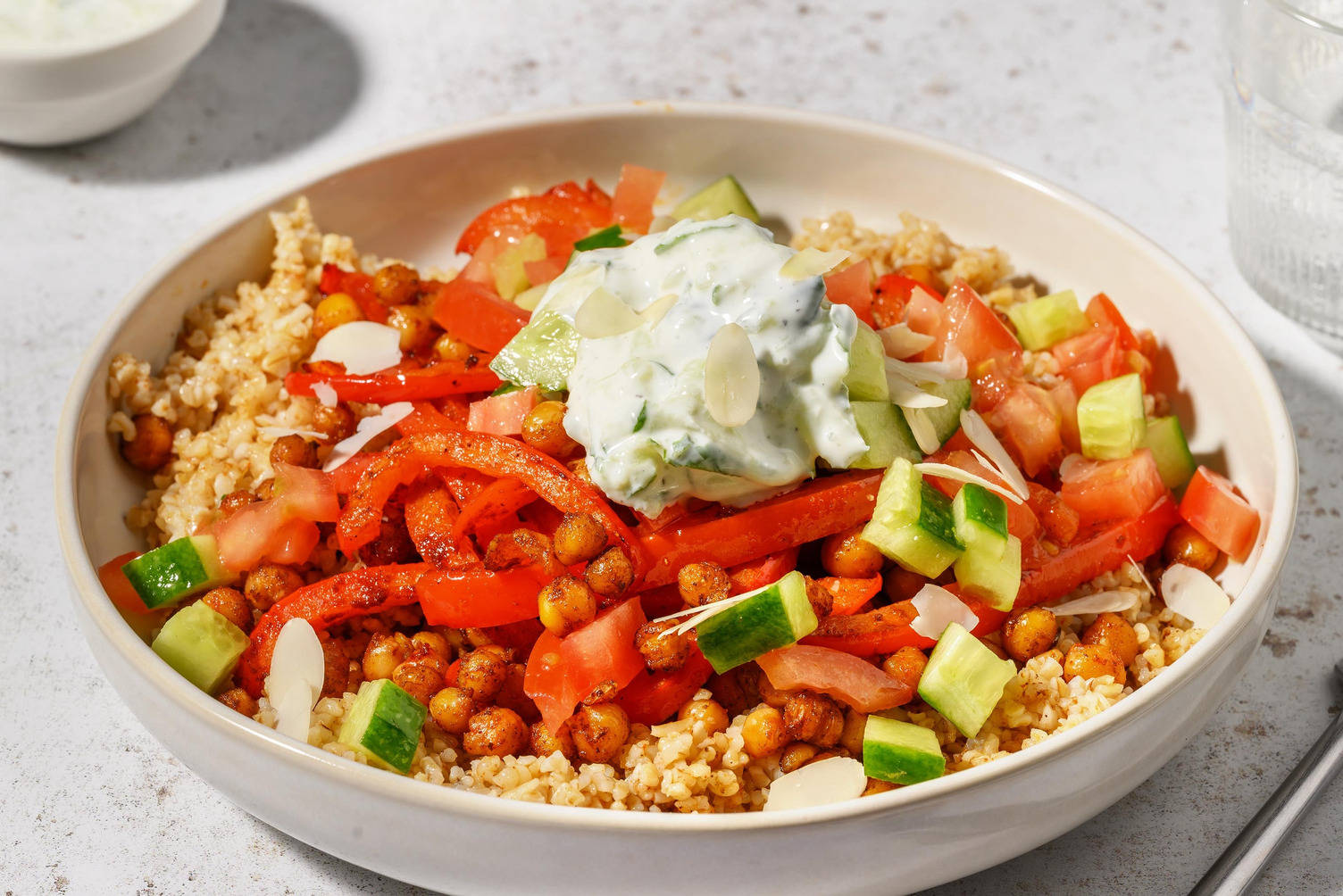 Bowl de boulgour au tzatziki et pois chiches croustillants