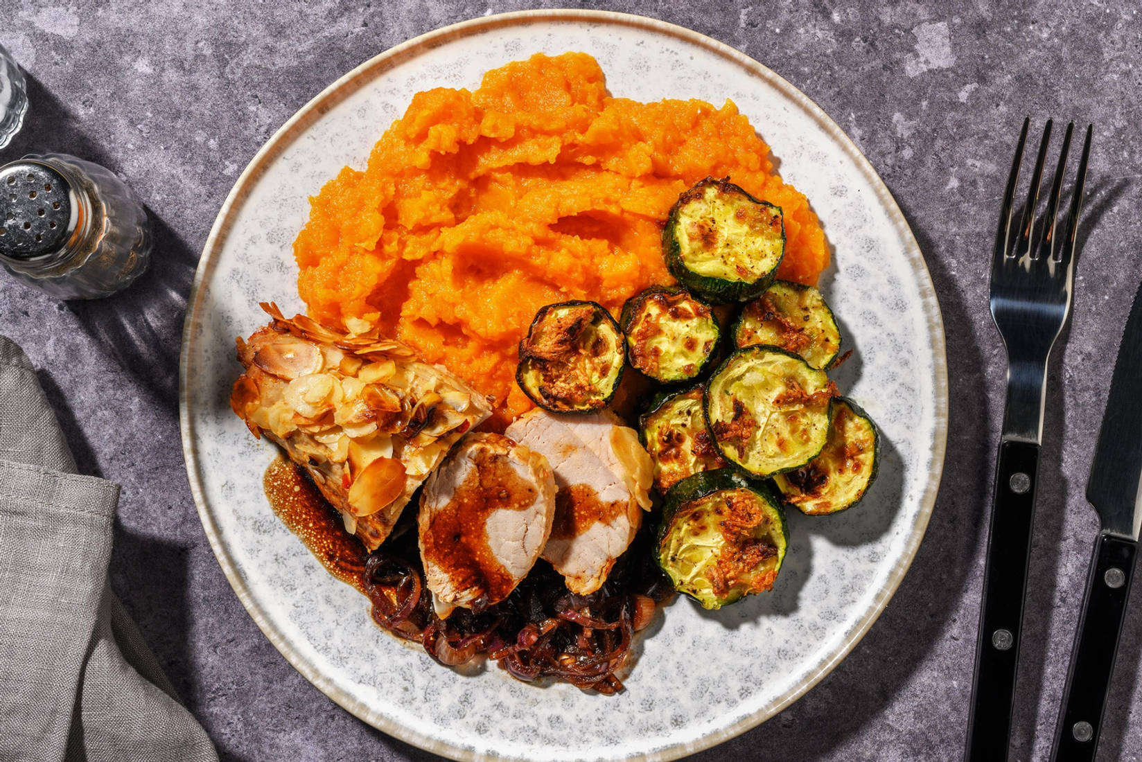 Würzige Bio-Schweinefilets mit Mandeln