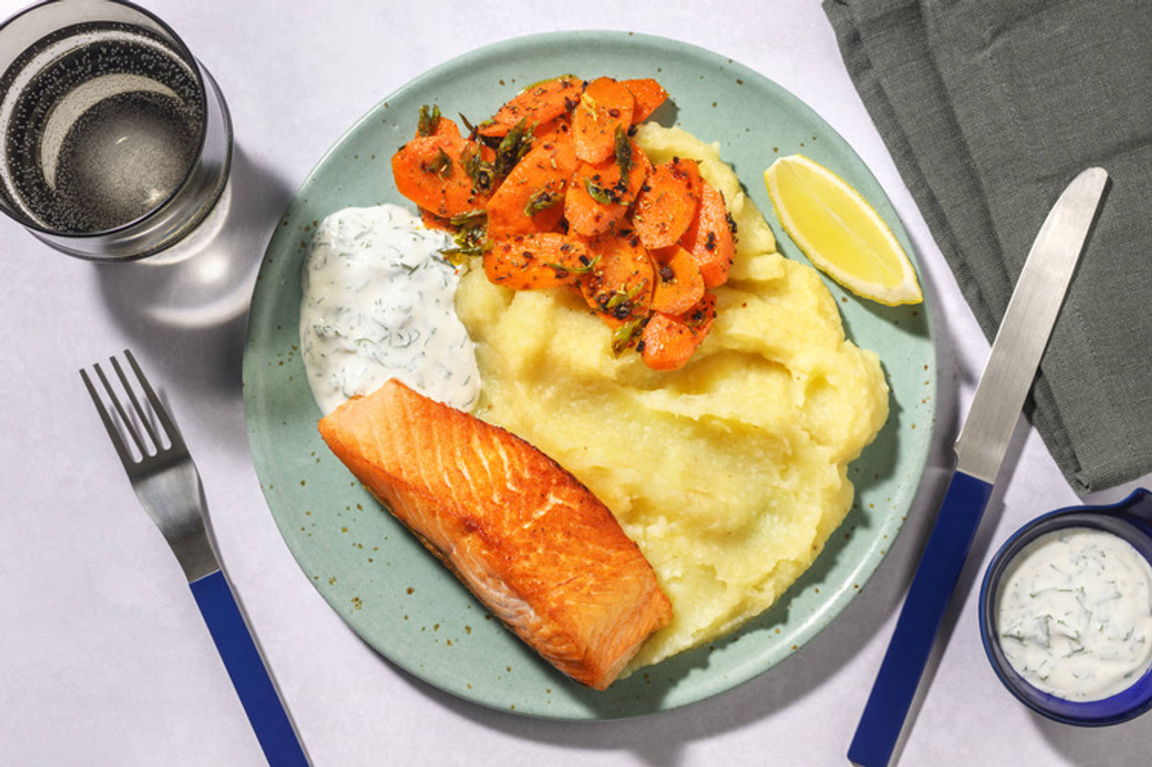 Lachsfilet mit Selleriepüree & Buttermilchsoße