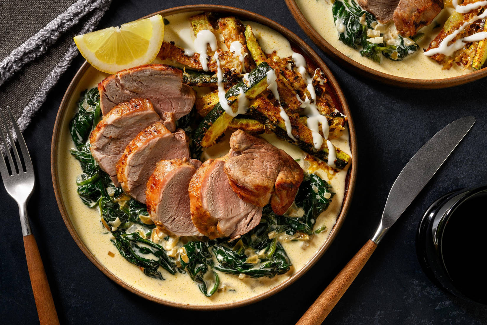 Filet mignon de porc et frites de courgette au parmesan