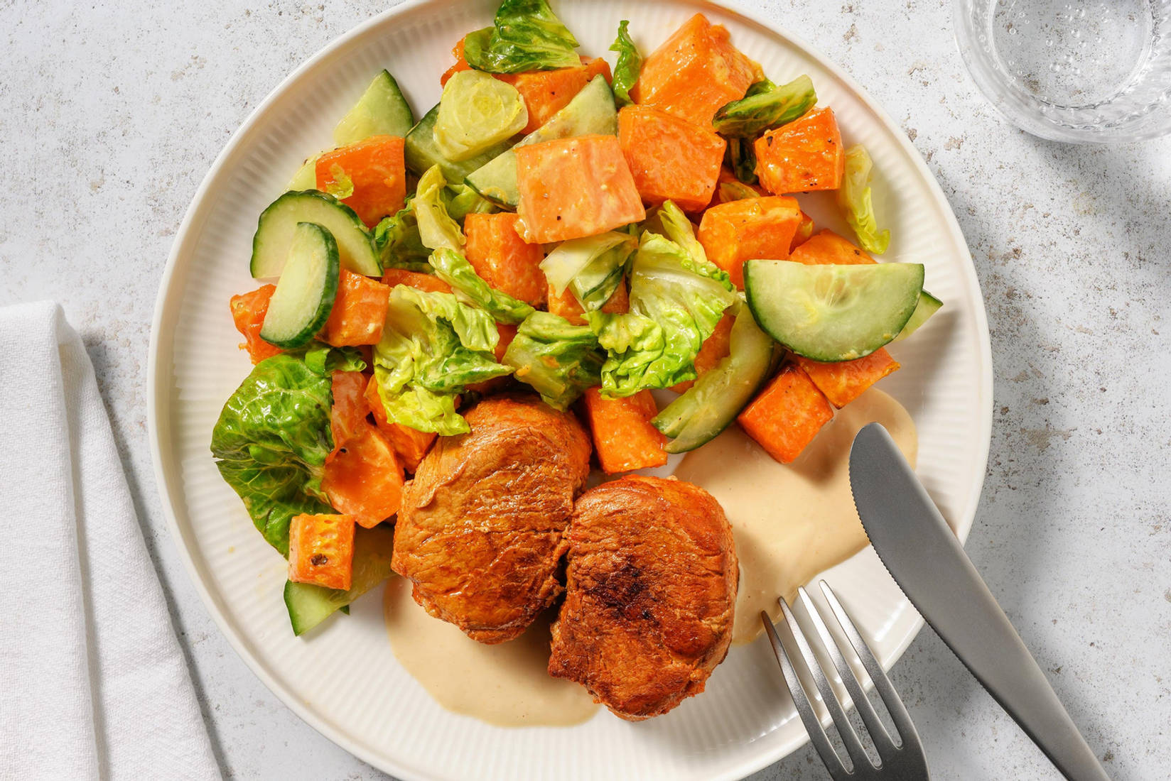 Gochujang Bio-Schweinefilet mit asiatischem Süßkartoffelsalat