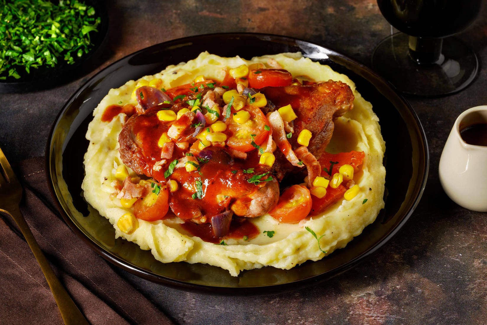 Confit de canard en sauce fumée et maïs poêlé aux lardons