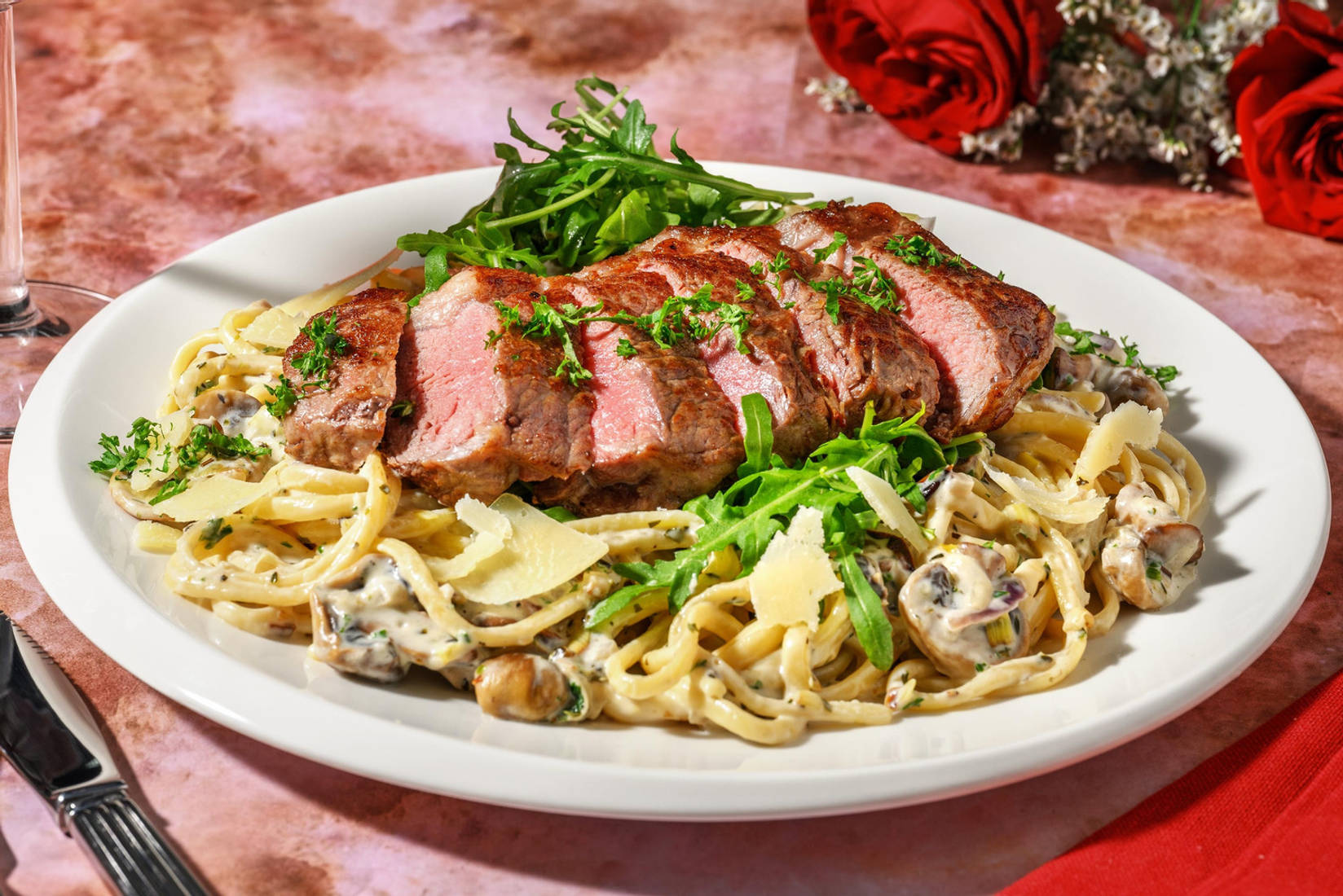 Linguine aux champignons parfumées à la truffe & steak