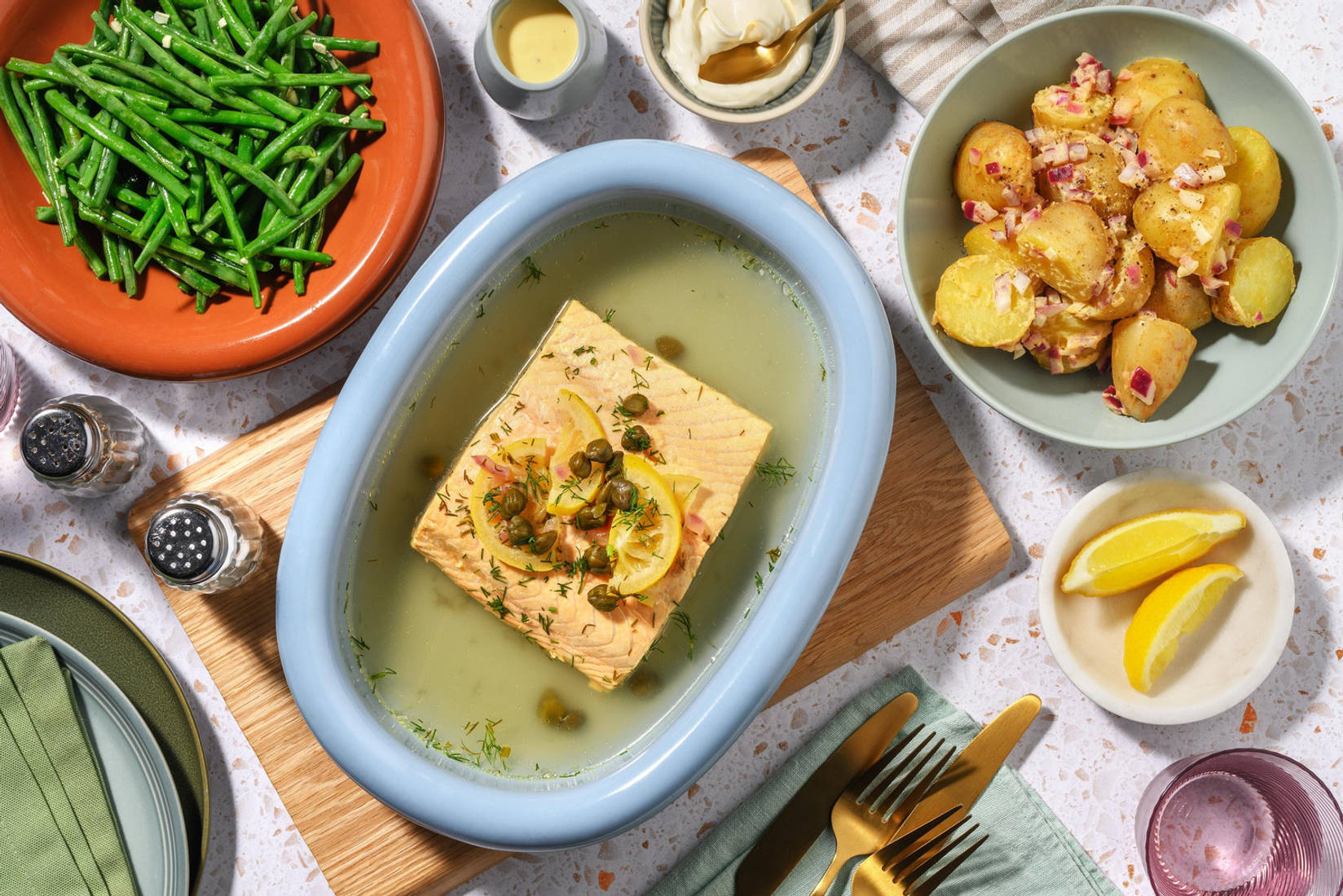 Gepocheerde zalmfilet met beurre blanc