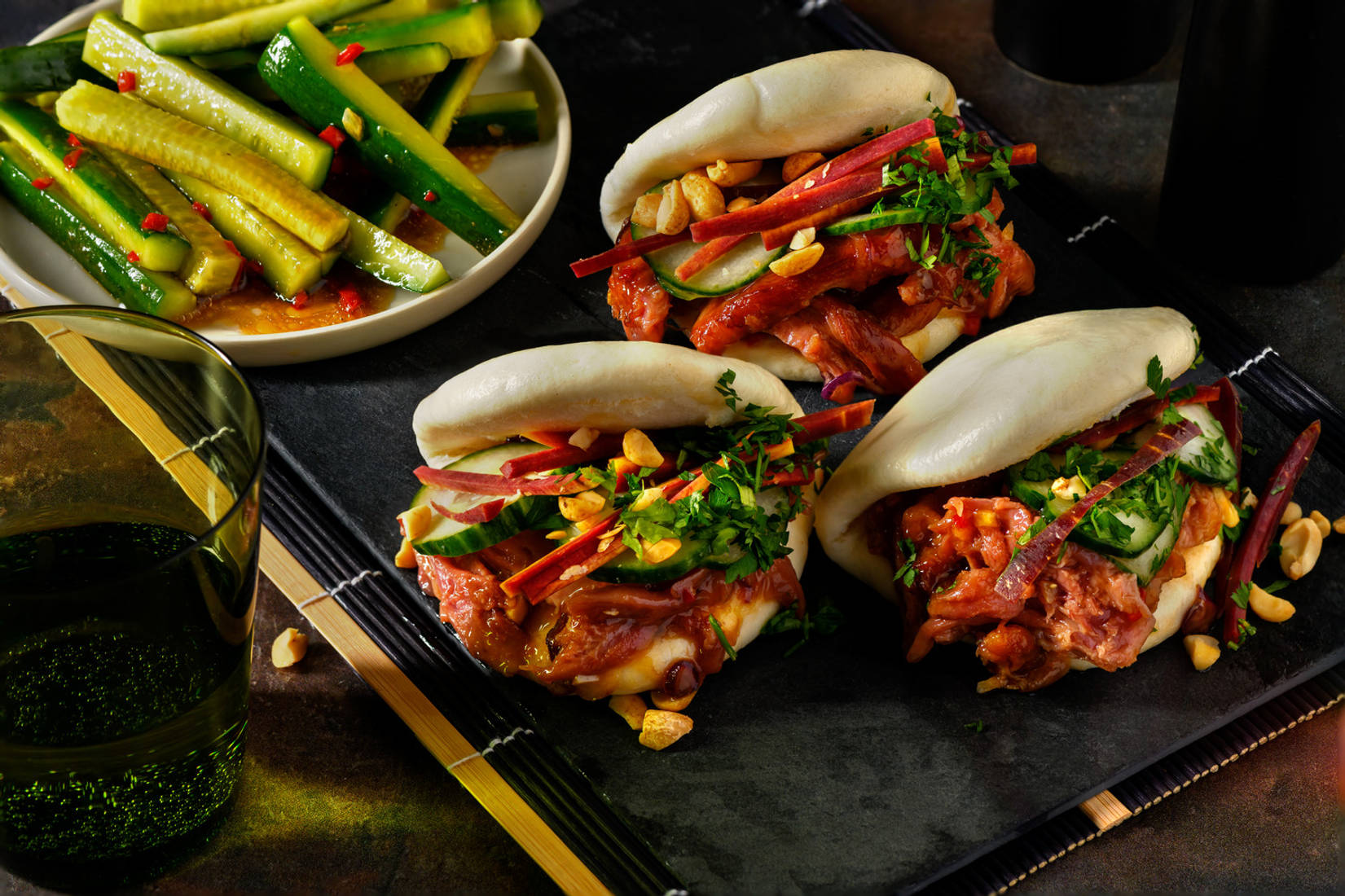 Bao buns au canard sauce teriyaki & concombre « swicy » au sésame