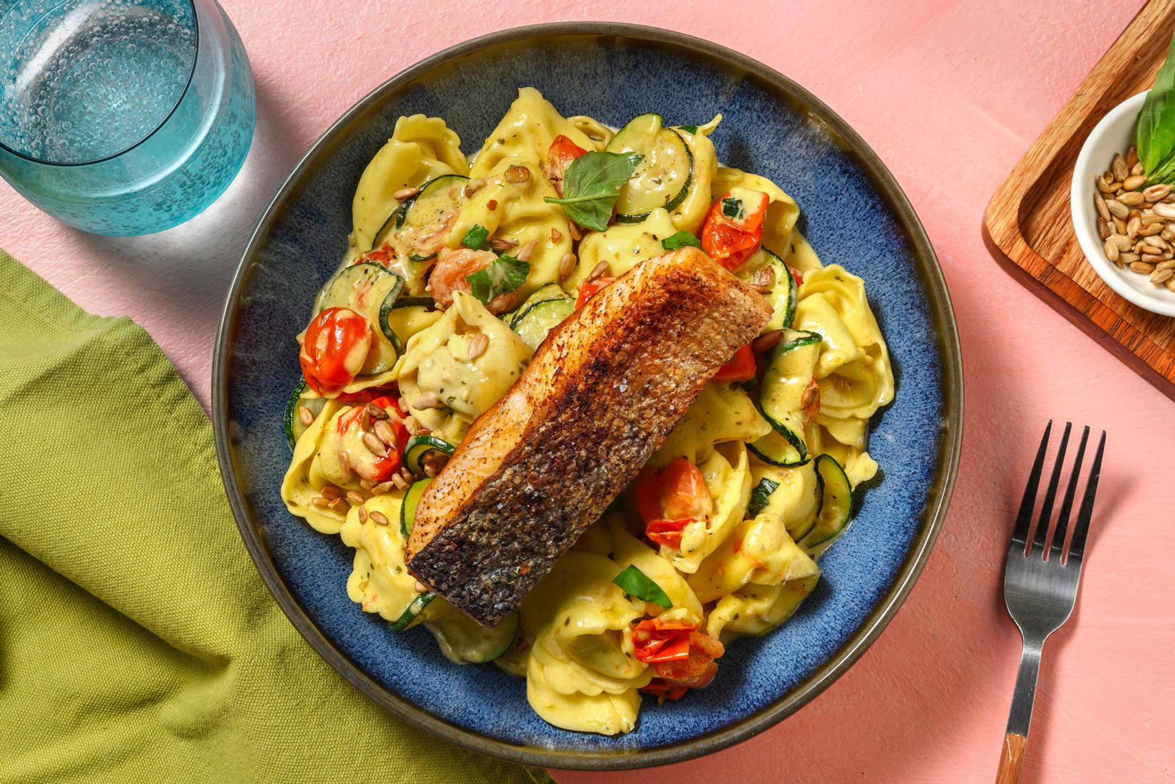 Cremige Tortellini mit extra Lachsfilet