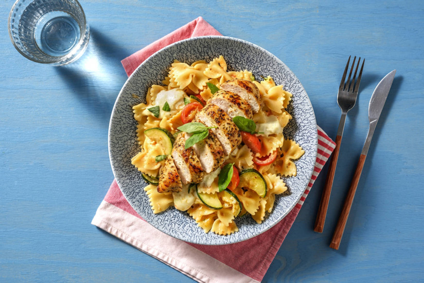 Farfalle Caprese mit Mozzarella & extra Bio-Hähnchen