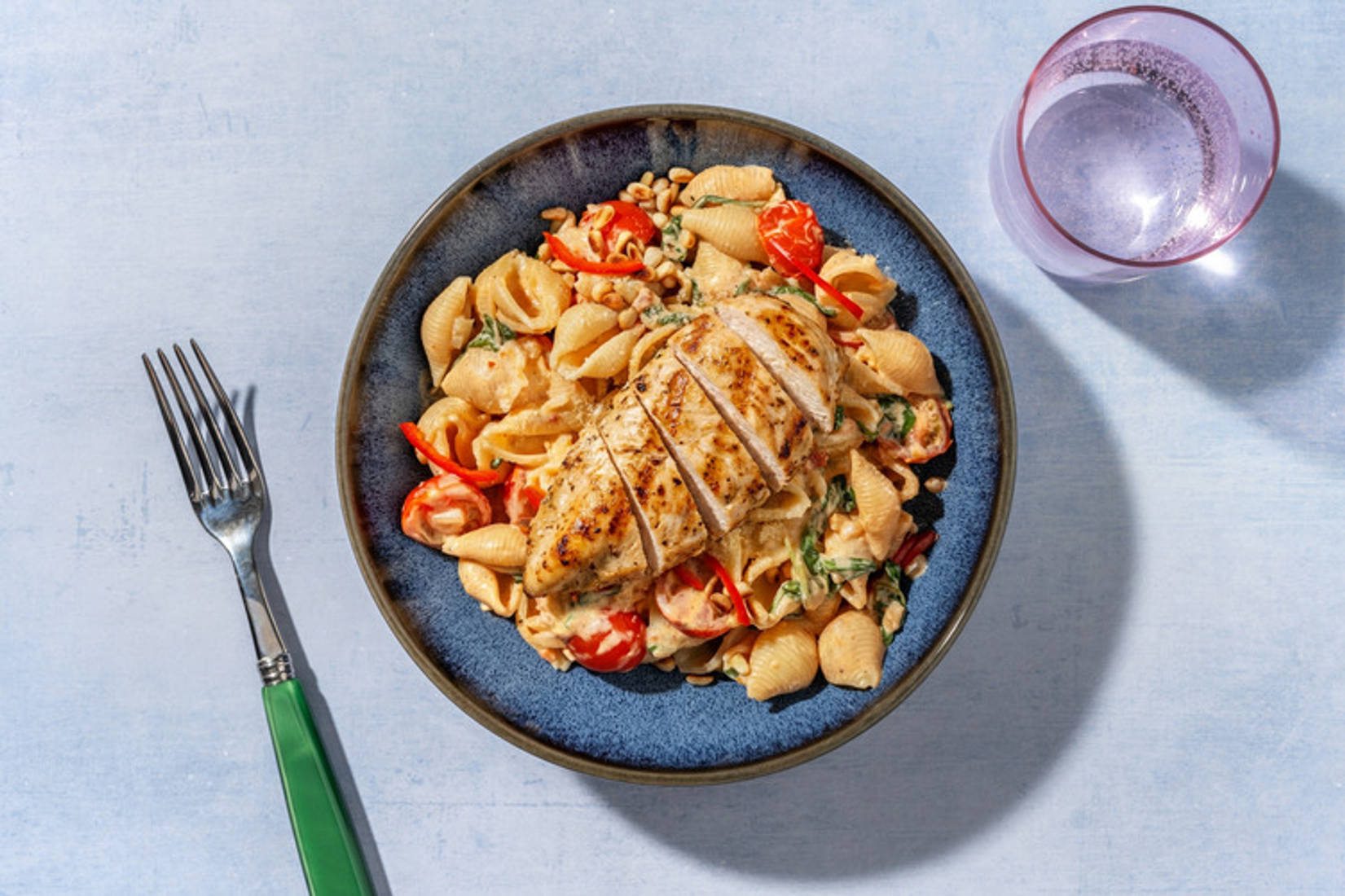 One-Pot-Conchiglie mit Pesto und extra Bio-Hähnchen