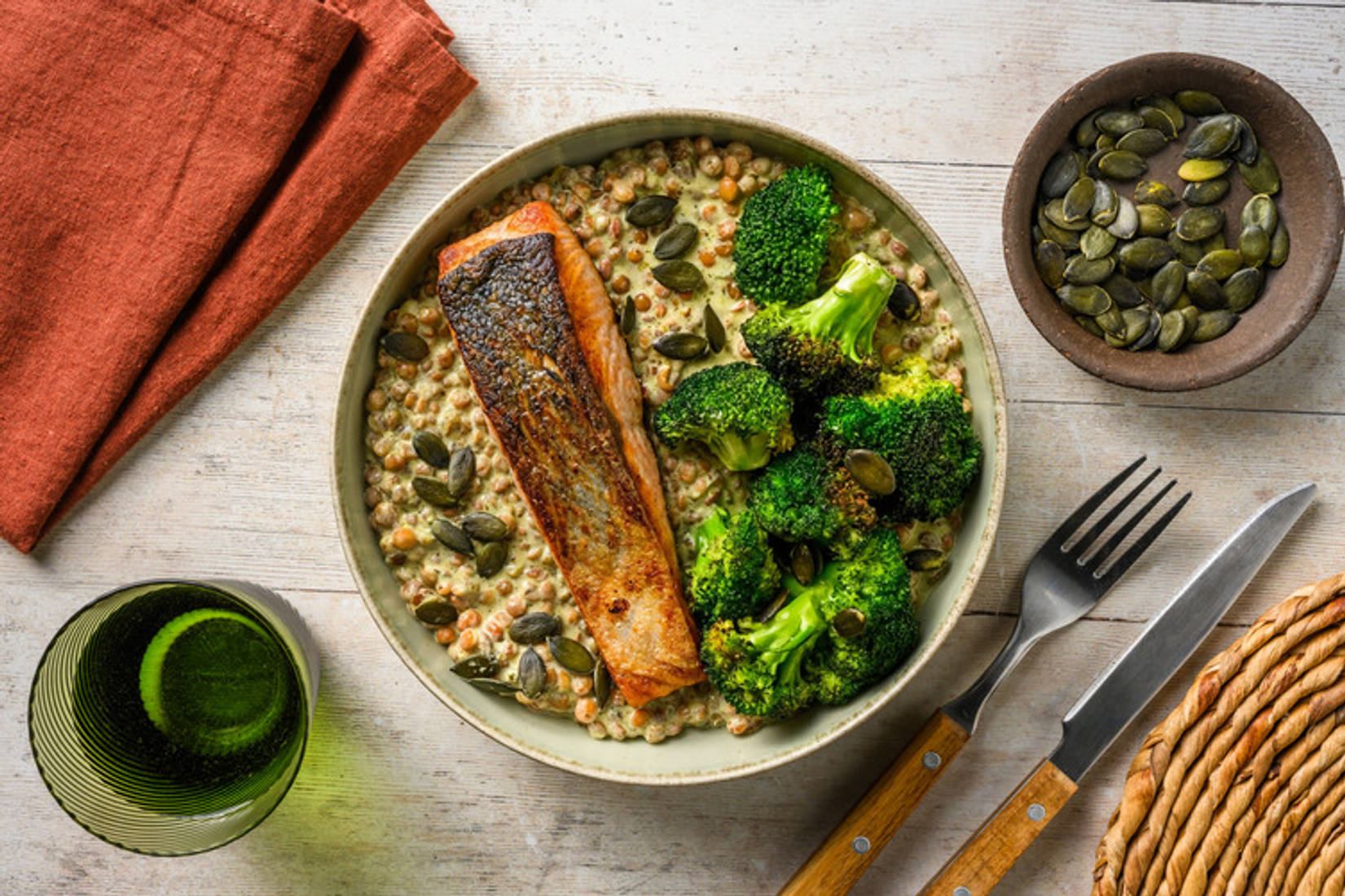 Lachsfilet auf sahnigem Linsengemüse