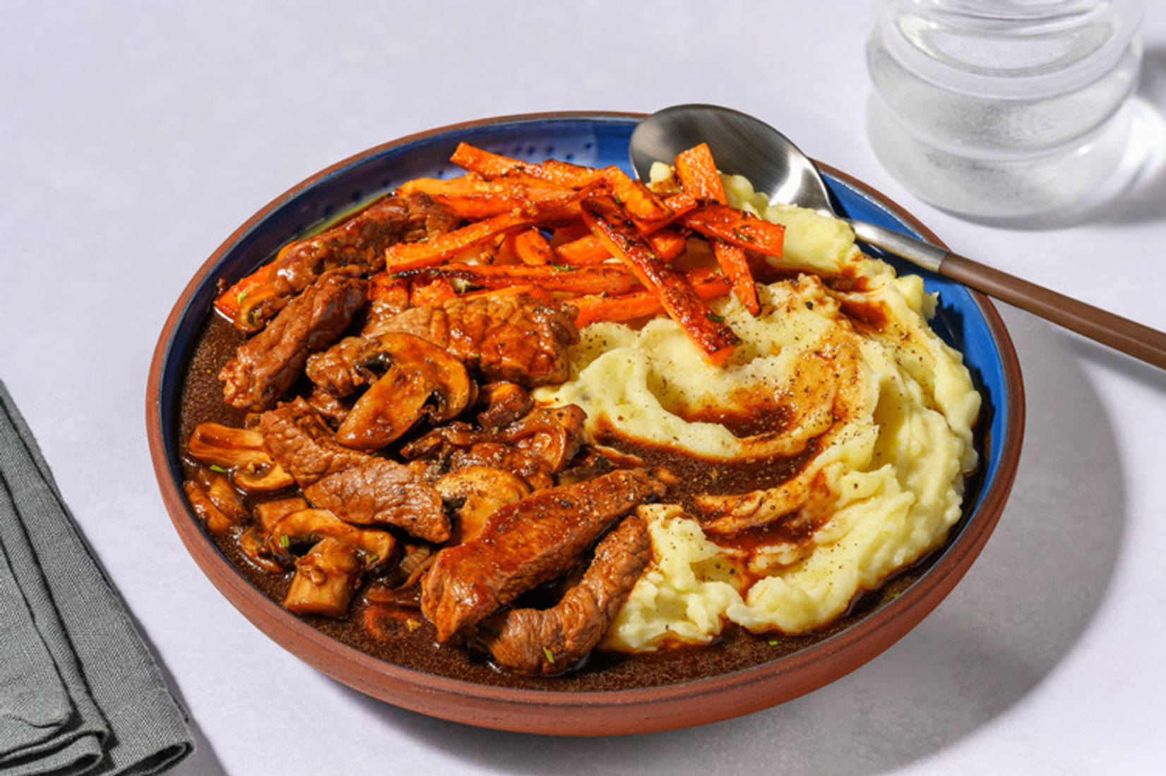 Bio-Rinderhüftsteak in Champignon-Soße