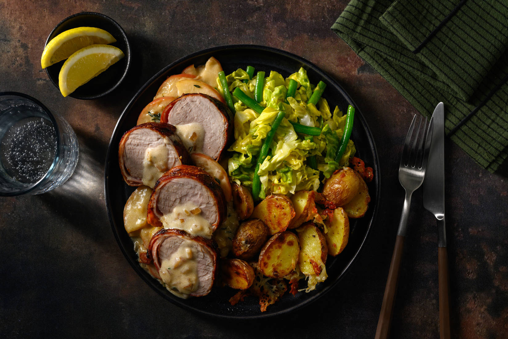 Baconsvøpt svinefilet à la Normande