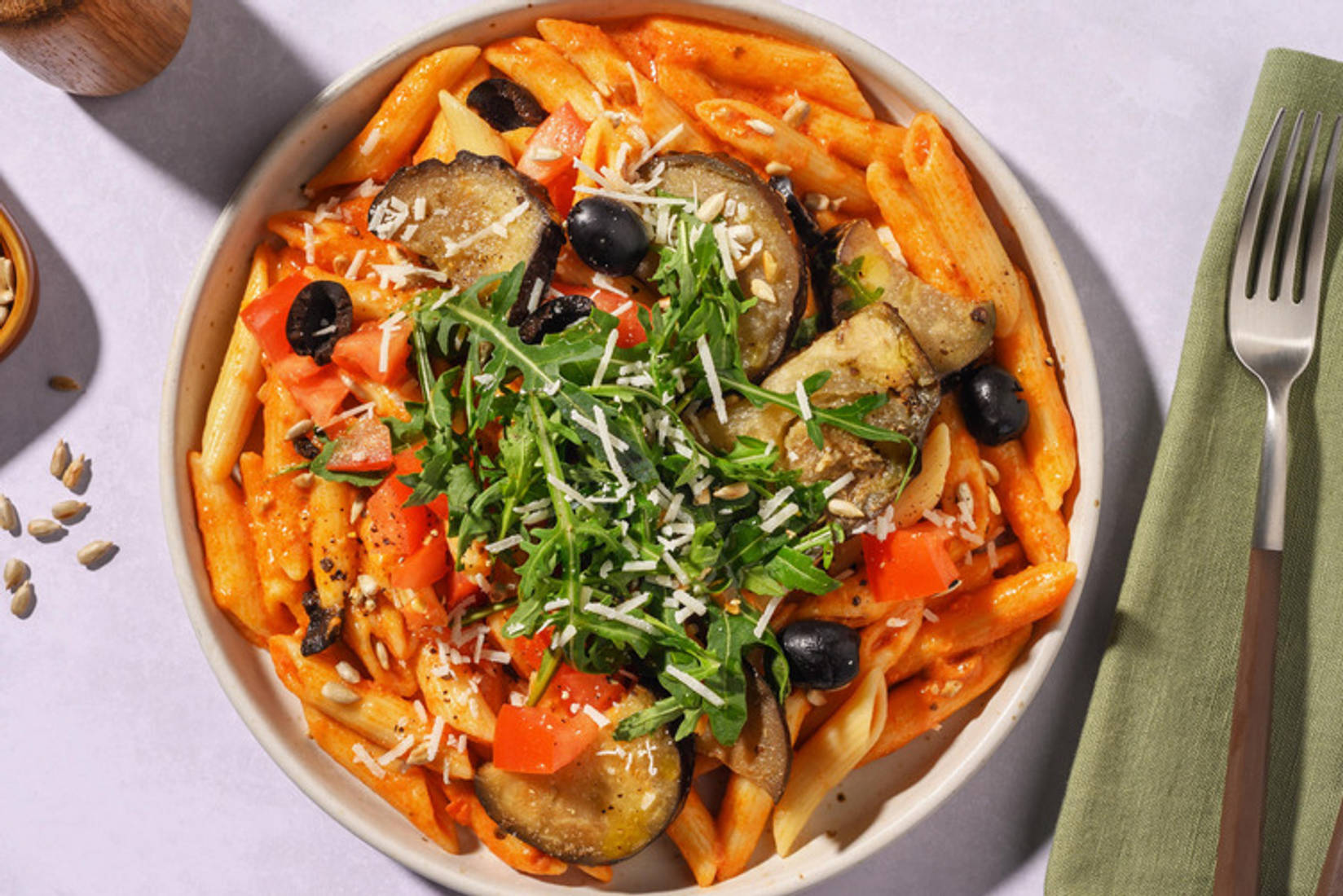 Penne mit Aubergine und Oliven