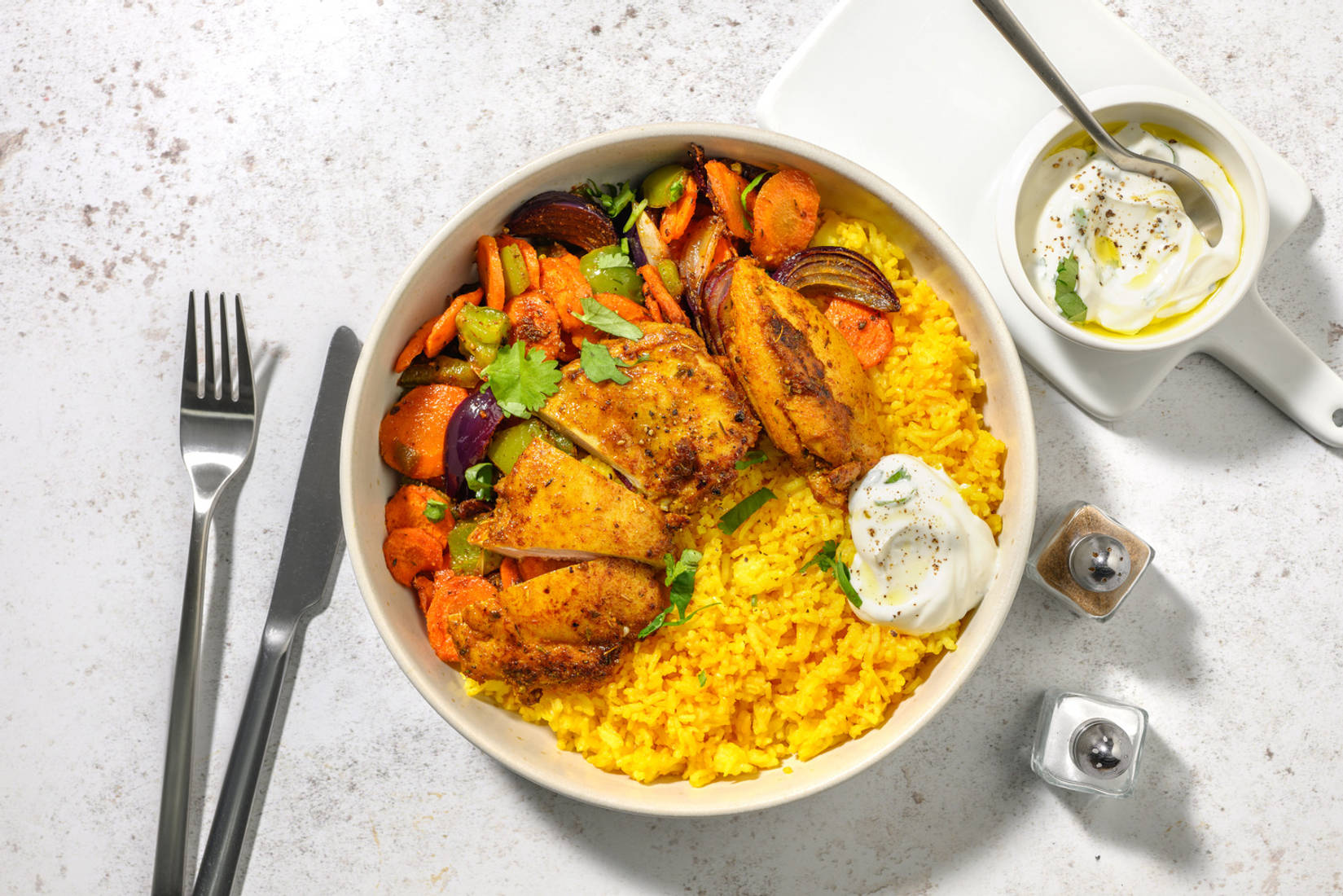 Pollo tandoori speziato e riso alla curcuma