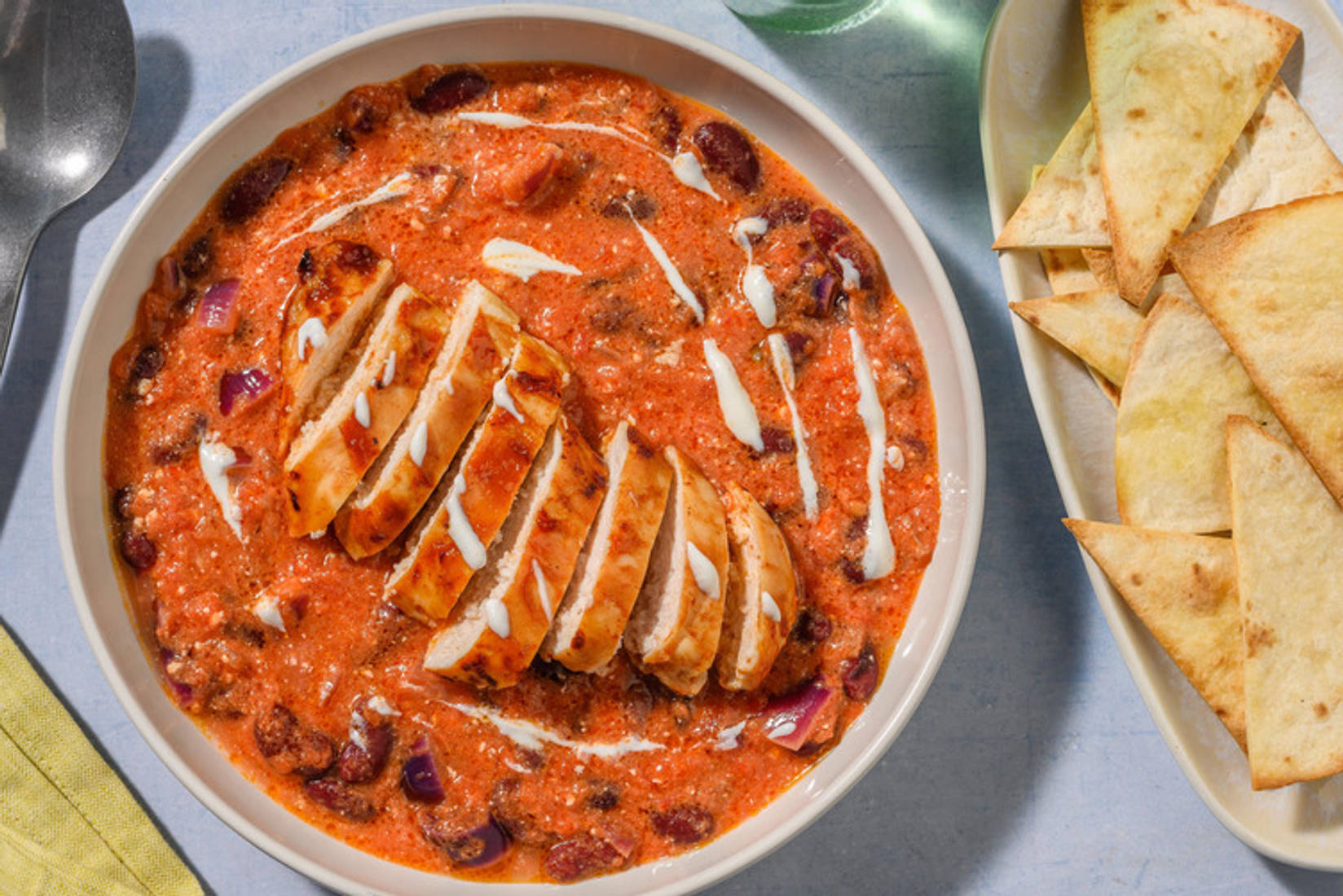 Suppe mit Poulet & selbstgemachten Tortilla-Chips