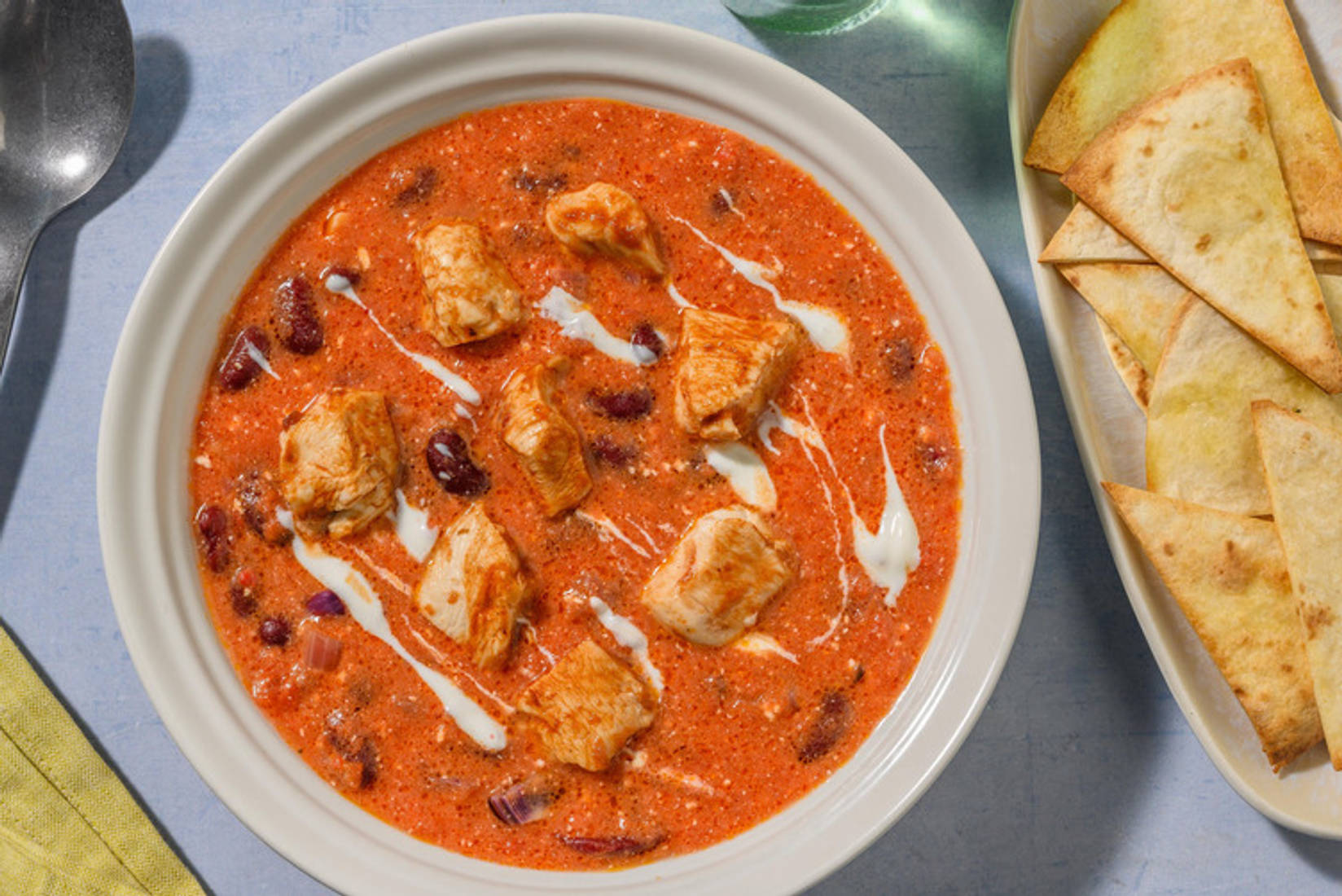 Suppe mit Poulet & selbstgemachten Tortilla-Chips