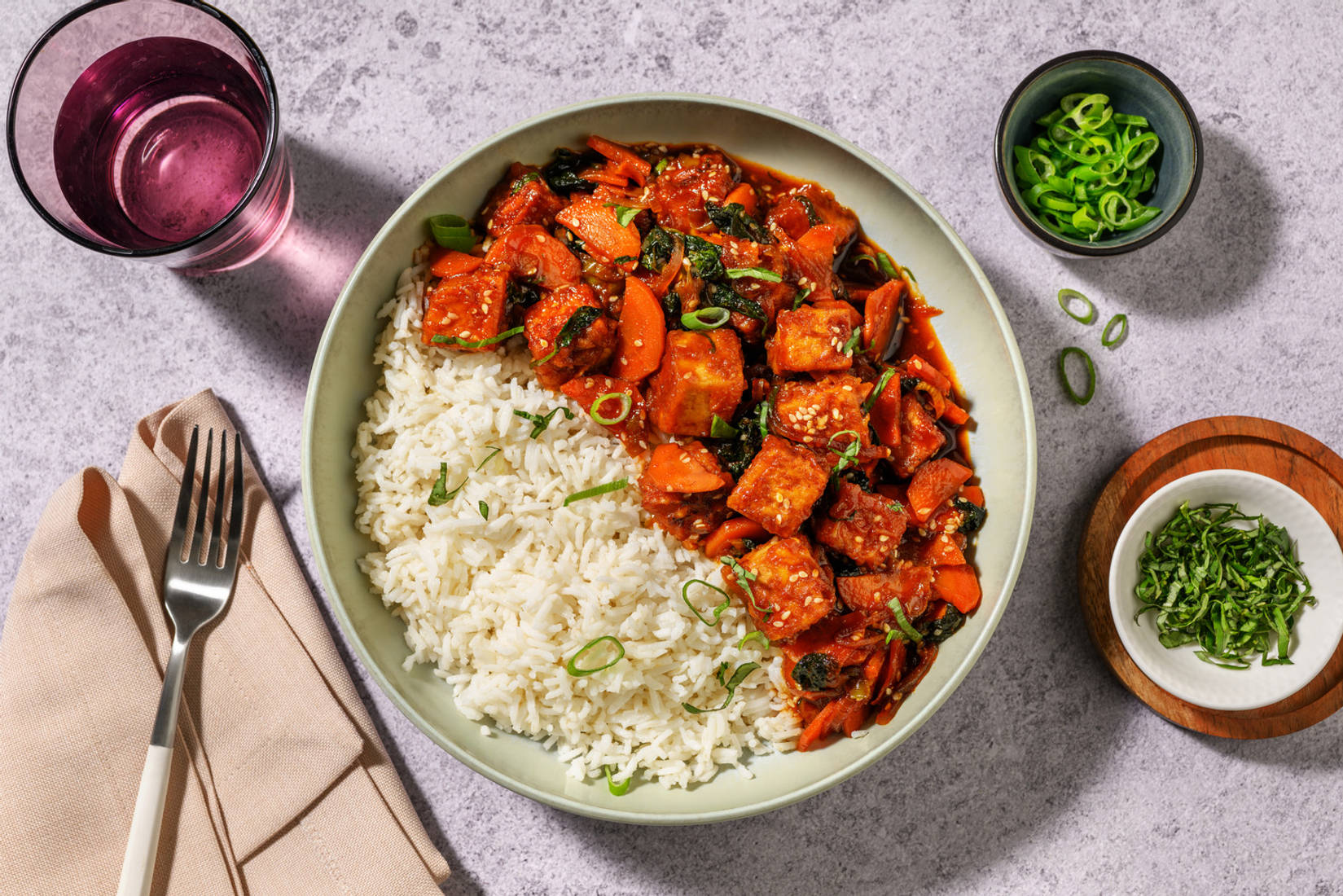 Pad Krapow : tofu pimenté au basilic thaï & riz