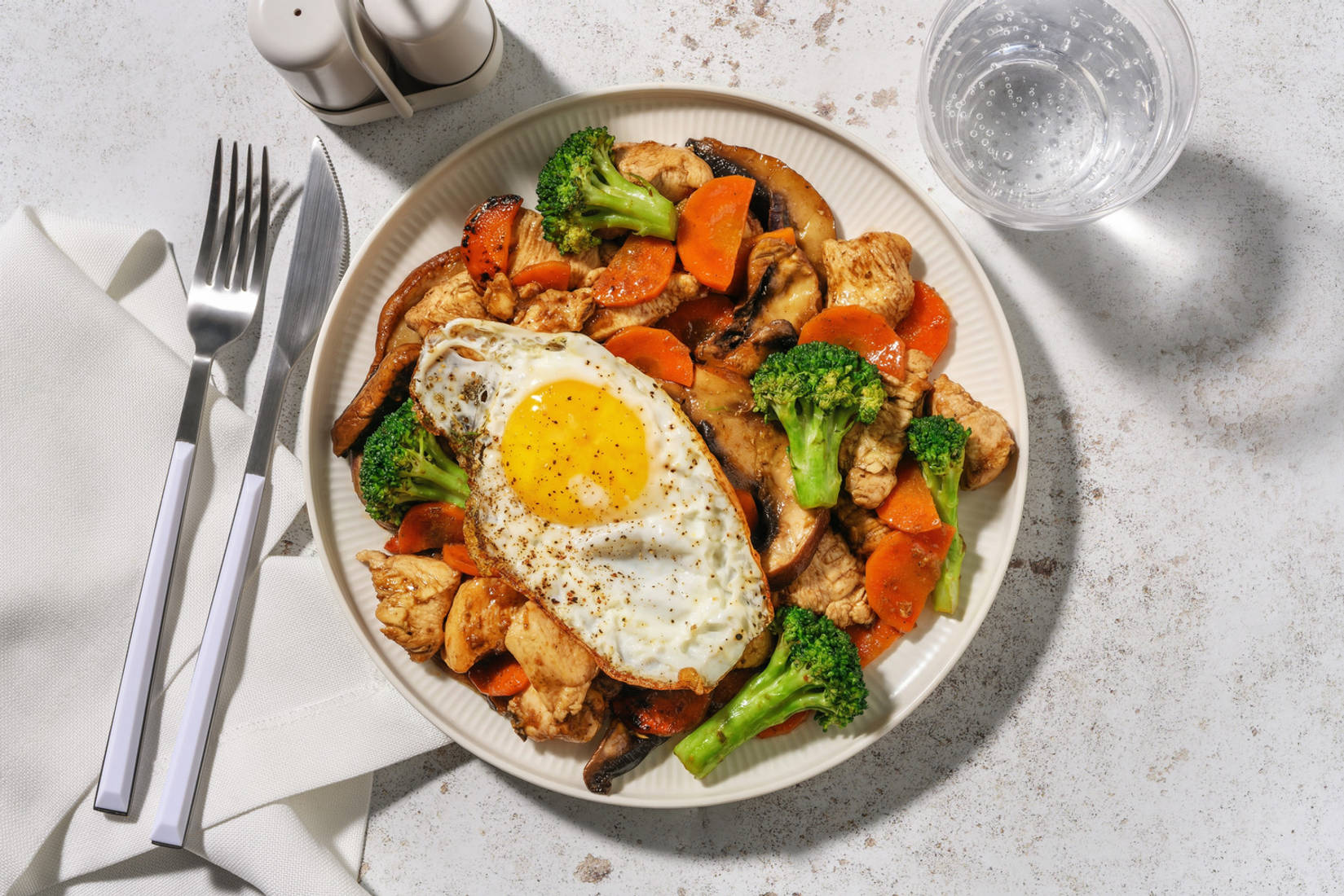 Wok de poulet Label Rouge, légumes & sauce umami