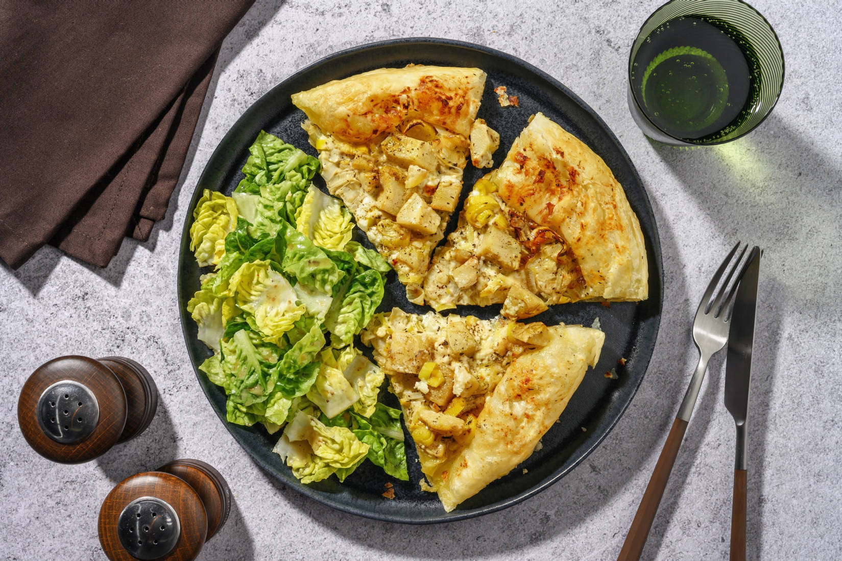 Tarte aux artichauts marinés, origan & poireau