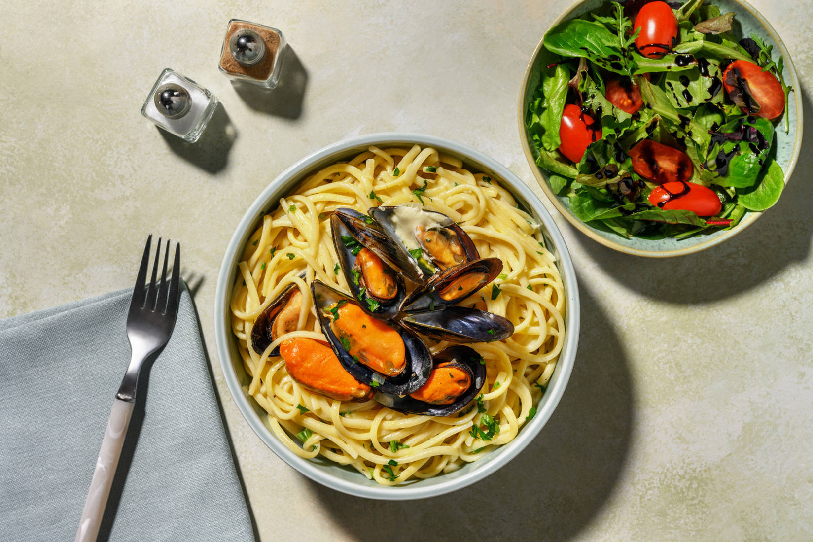 Creamy Garlicky Mussel and Prawn Linguine