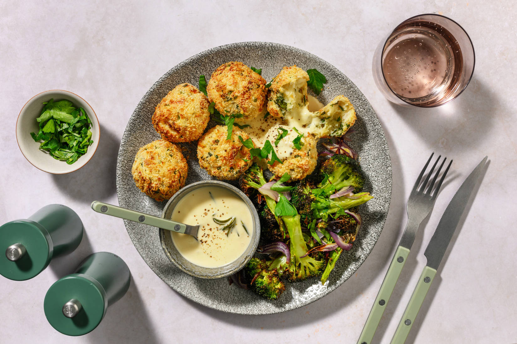 Crocchette di pane e carne alla fonduta di Pecorino Dop