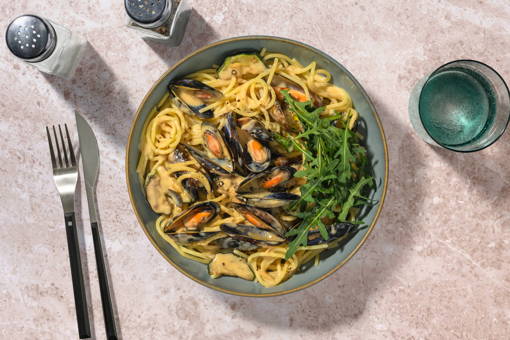 Spaghetti alle Cozze: White Wine Mussel Spaghetti