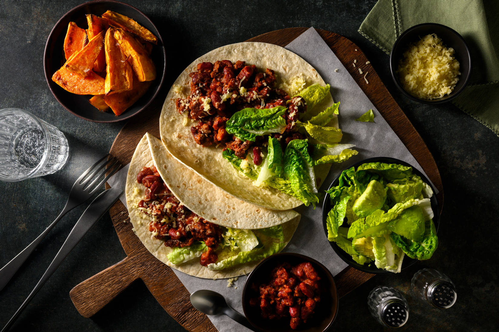 Burritos au bœuf, frijoles, avocat & cheddar
