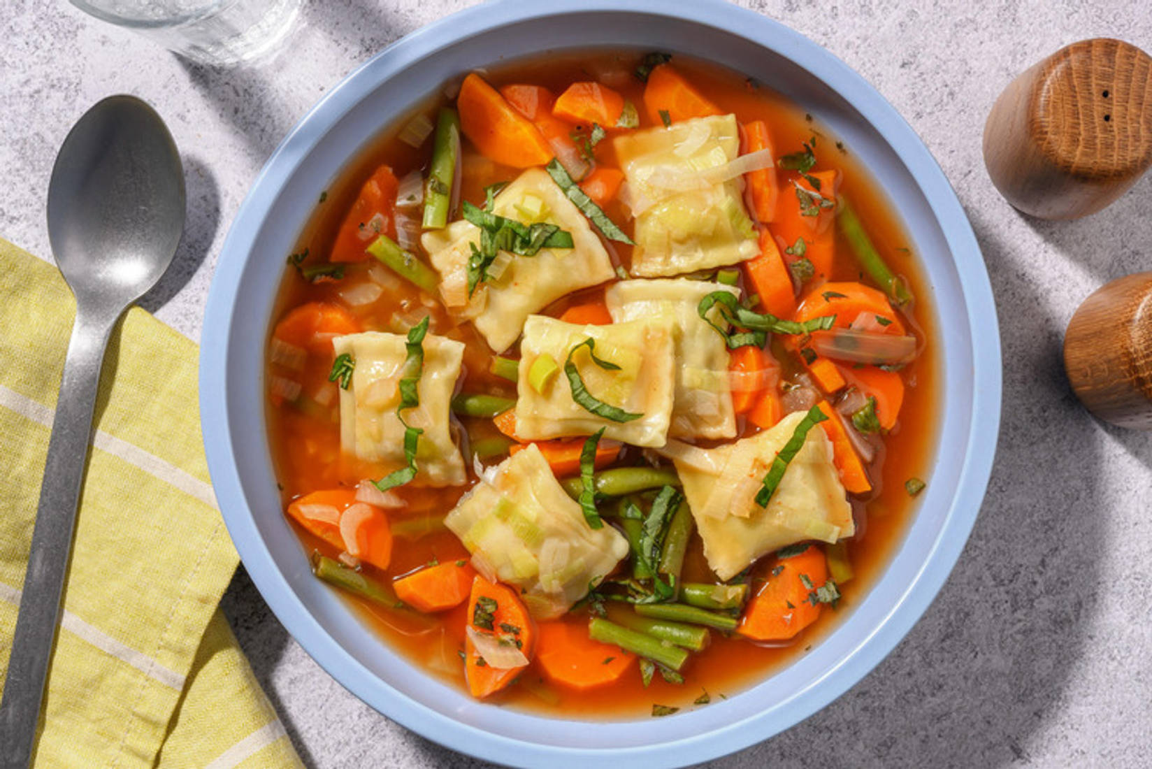 Minestrone mit veganen Maultaschen