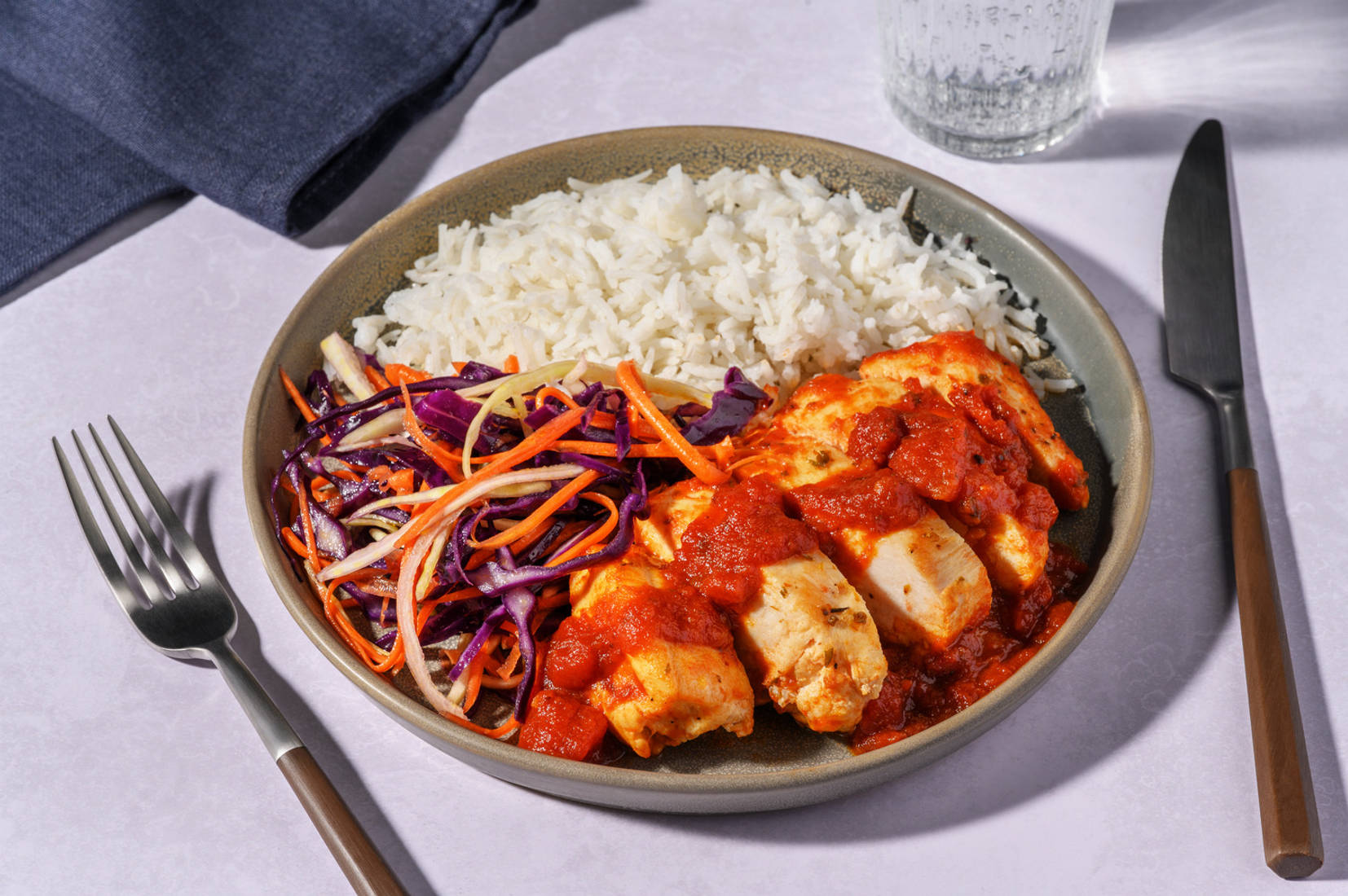 Hähnchen in BBQ-Tomatensoße mit Hirtenkäse