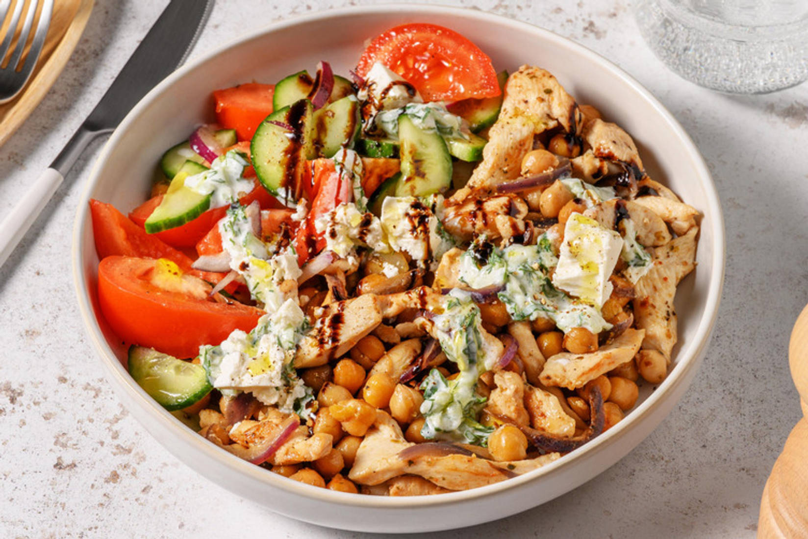 Mediterrane Bowl mit Bio-Hähnchen & Kichererbsen