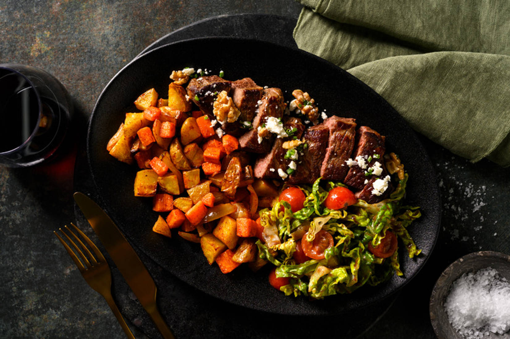 Hirschsteak-Salat mit Pflaumen-Vinaigrette