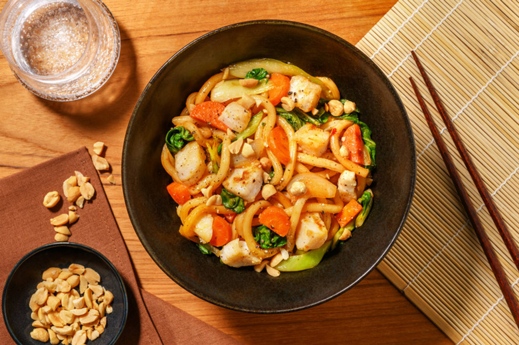 Szechuan Bio-Chicken Stir-fry mit Udonnudeln