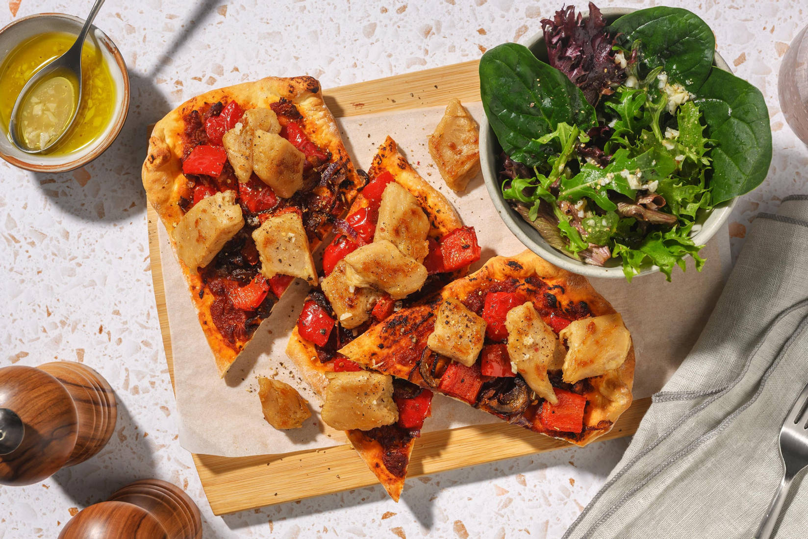 Frische Sauerteig-Pinsa mit extra veganem Schawarma