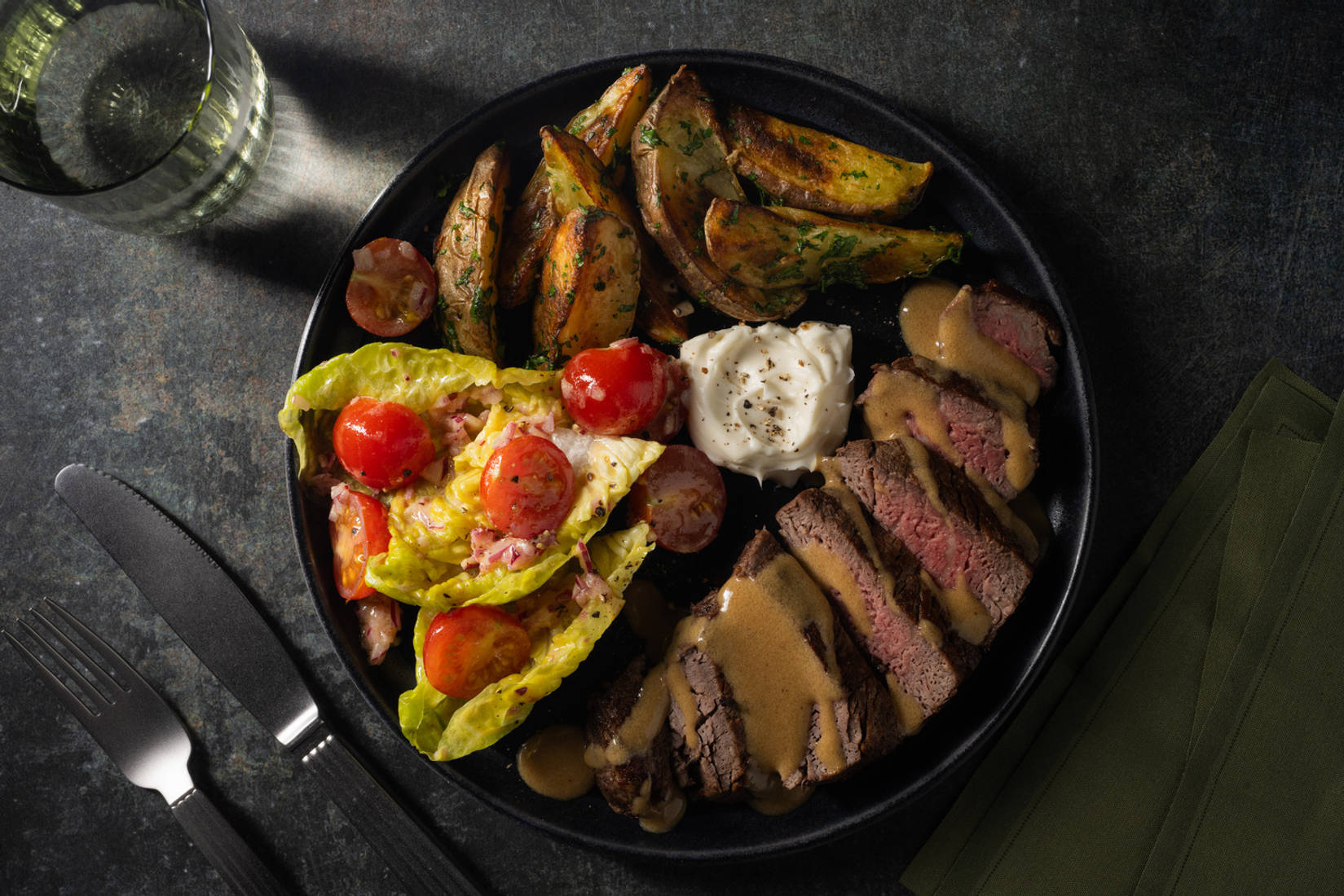 Filet mignon met peterselie-knoflookaardappelen 