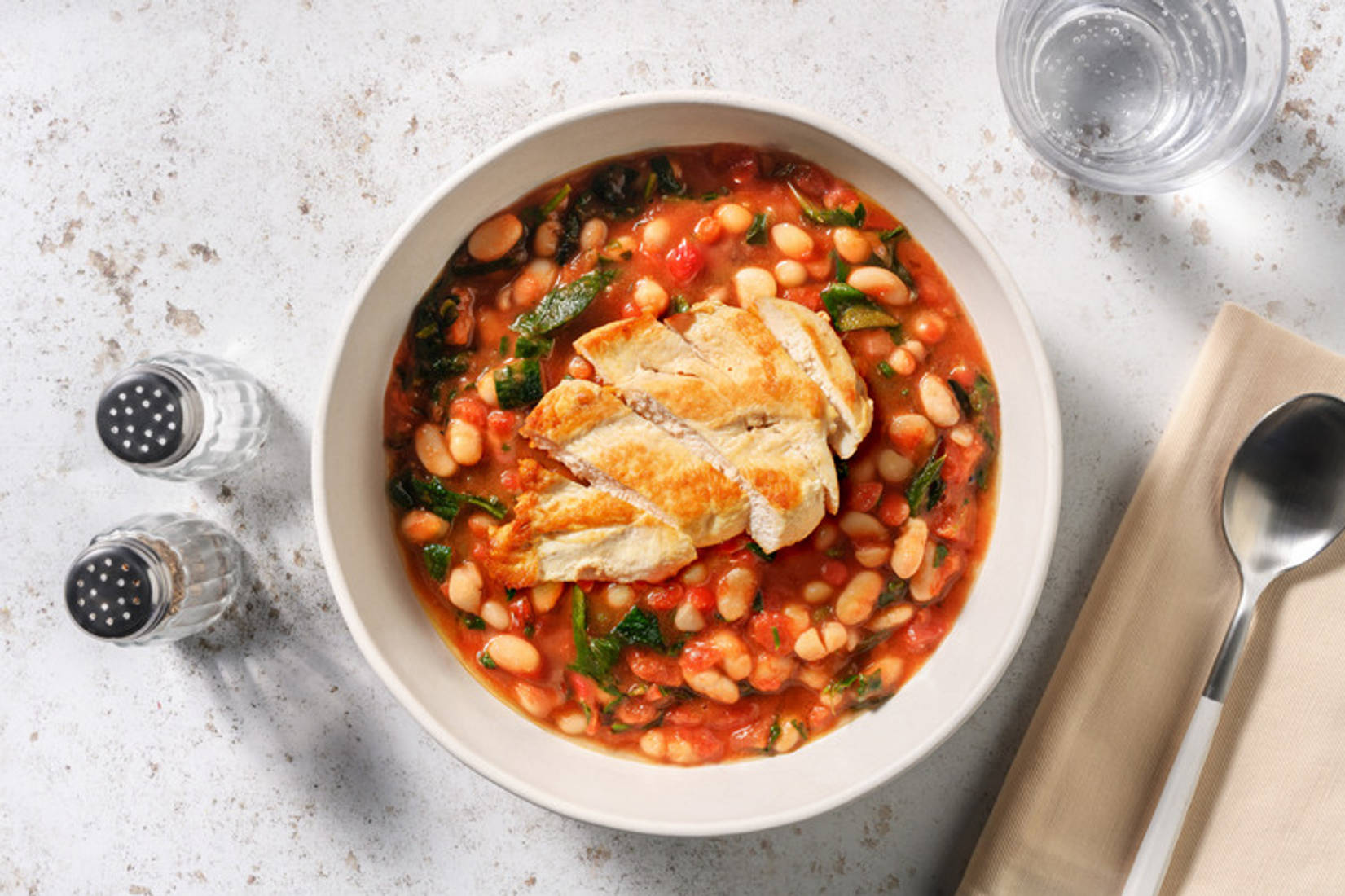 Bio-Hähnchenbrust auf Cannellini-Bohnen-Eintopf