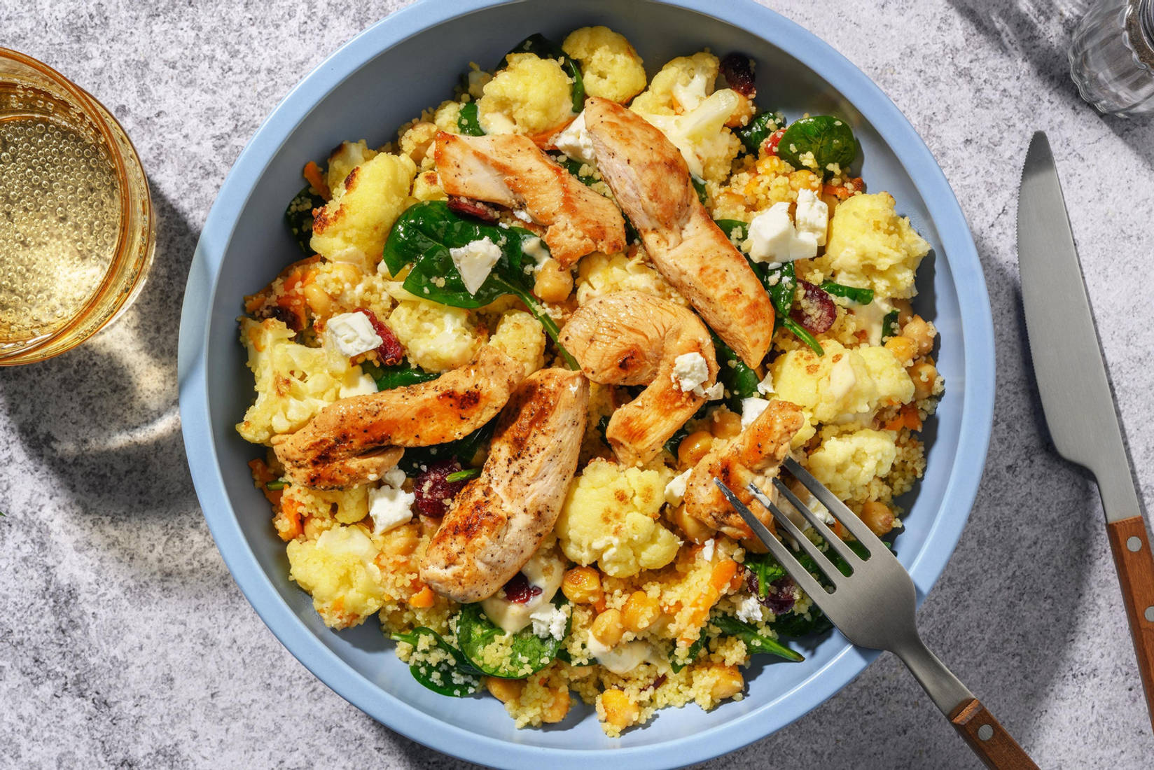 Warmer Blumenkohl-Karotten-Salat mit extra Bio-Hähnchen